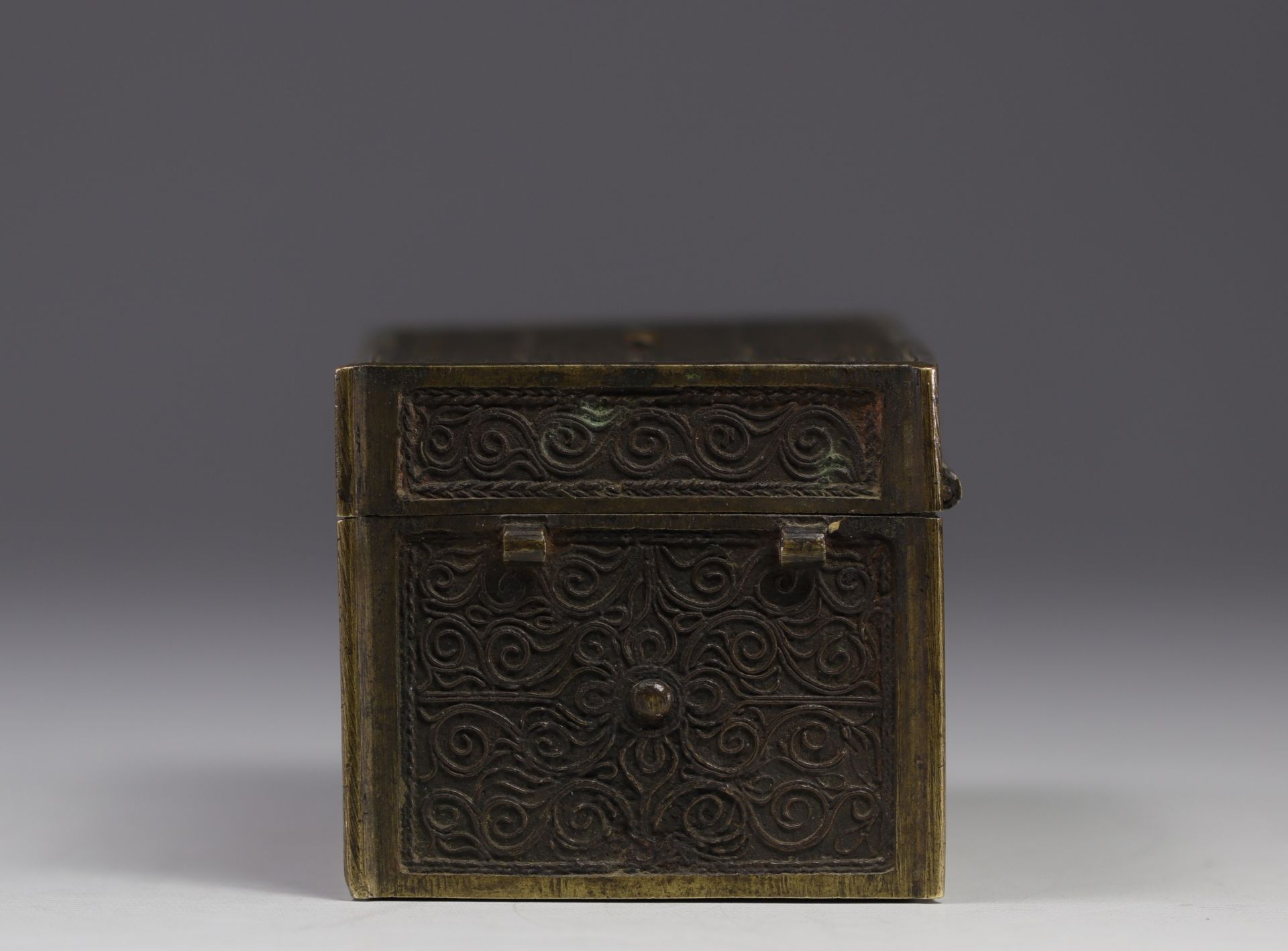 Persia / India - Bronze box decorated with spirals - Image 3 of 5