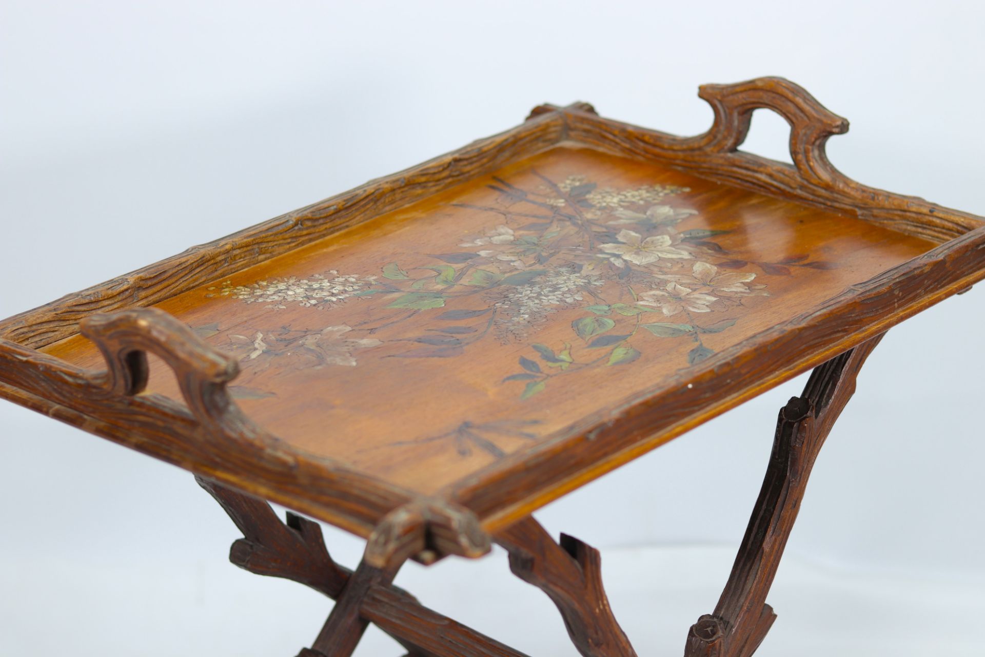 Black Forest tea tray with floral and dragonfly decoration, signed and dated 1901. - Image 3 of 5