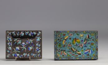 China - Set consisting of a cloisonne enamel box and dish, 19th century.