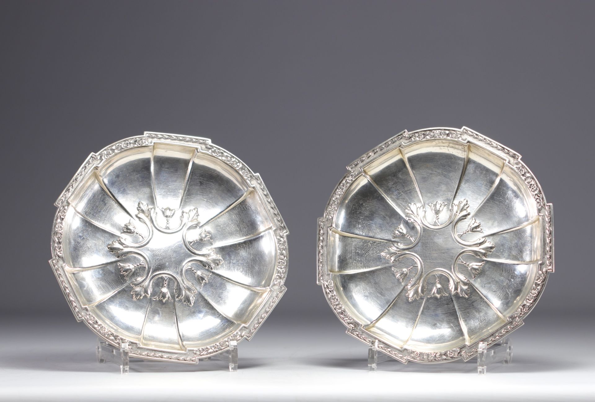 Henri SOUFFLOT - Pair of solid silver dishes. 19th. - Bild 2 aus 4