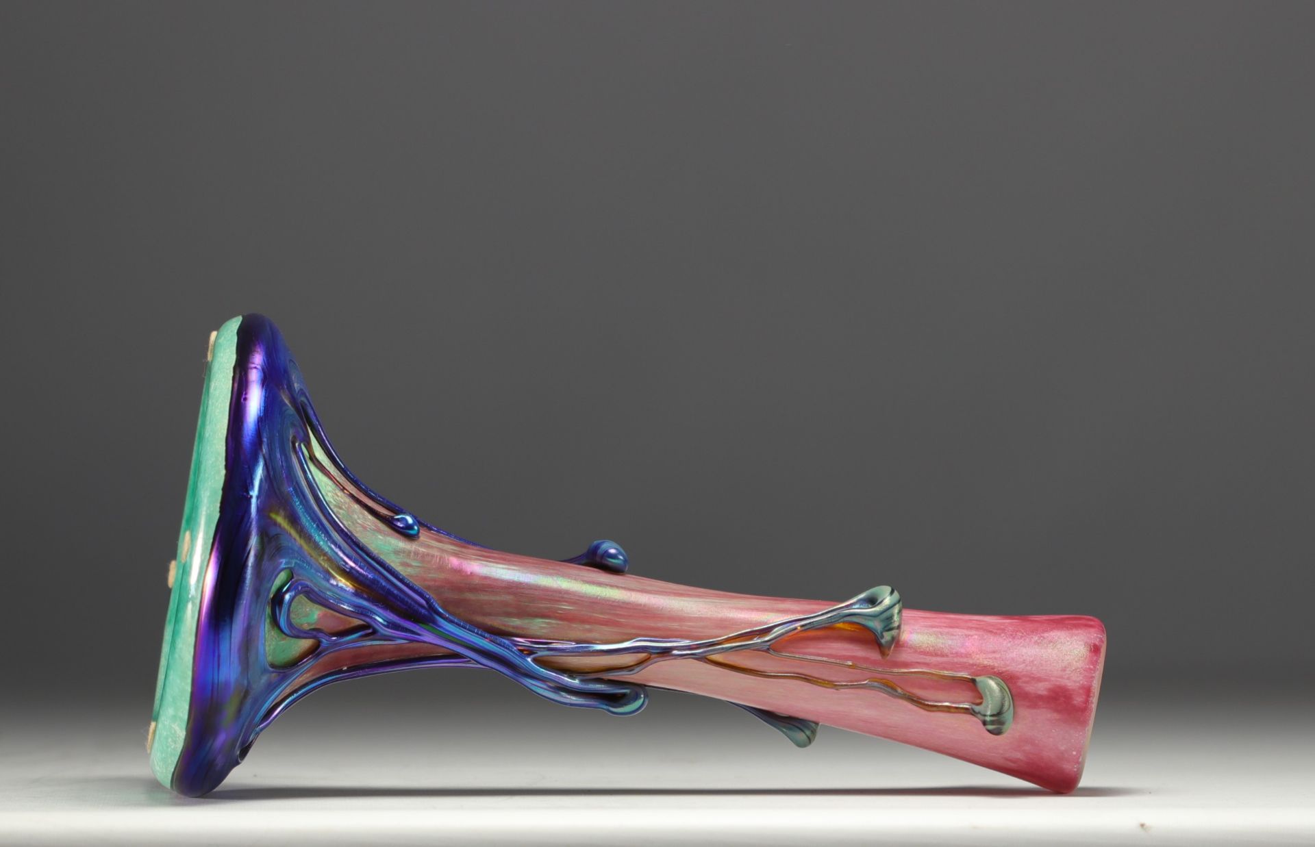 Michele LUZORO (1949 - ) Novaro workshop - Blown glass vase in shades of pink, blue and green. - Image 4 of 4