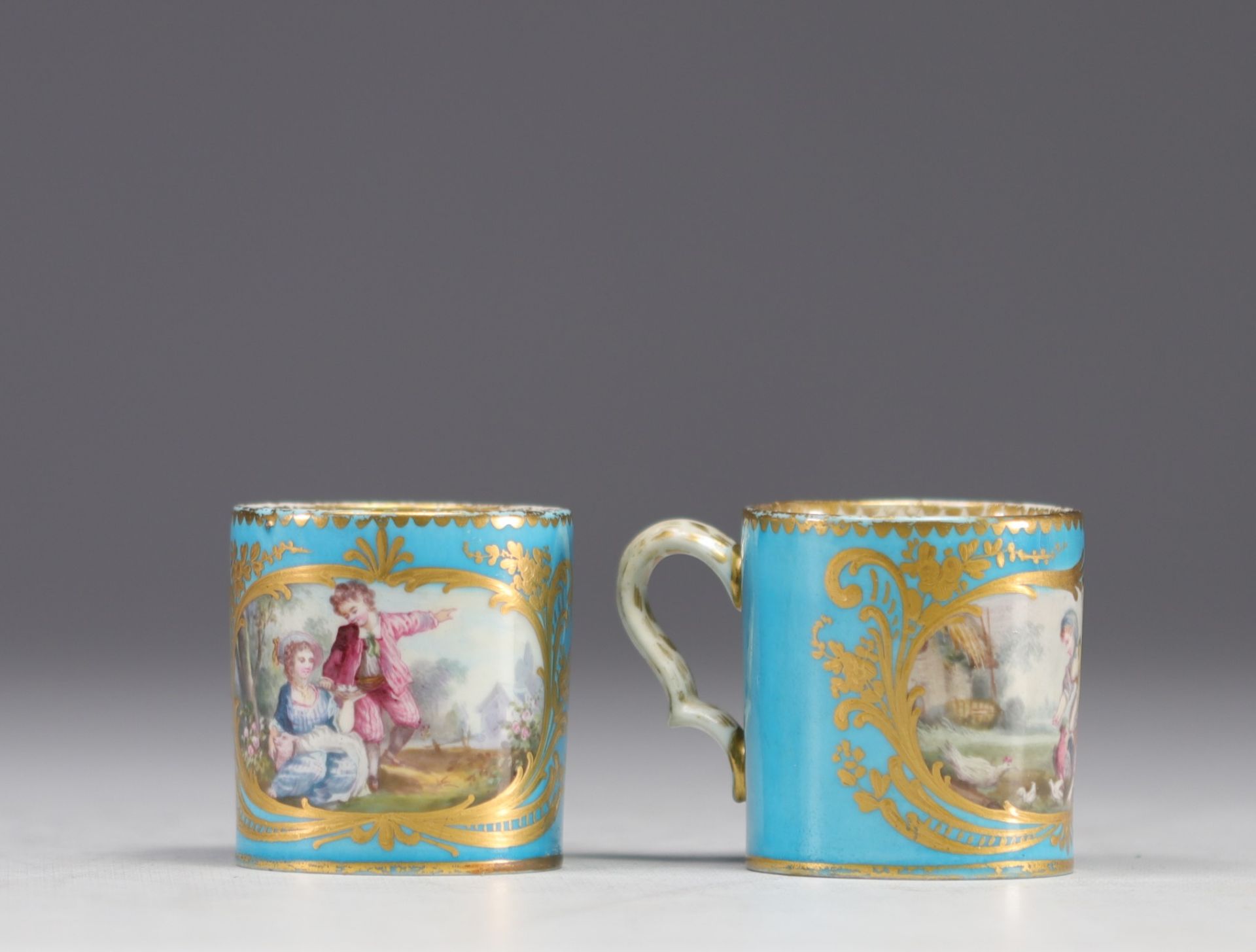 Tete a tete" service in Sevres porcelain on a celestial blue background. - Image 5 of 10