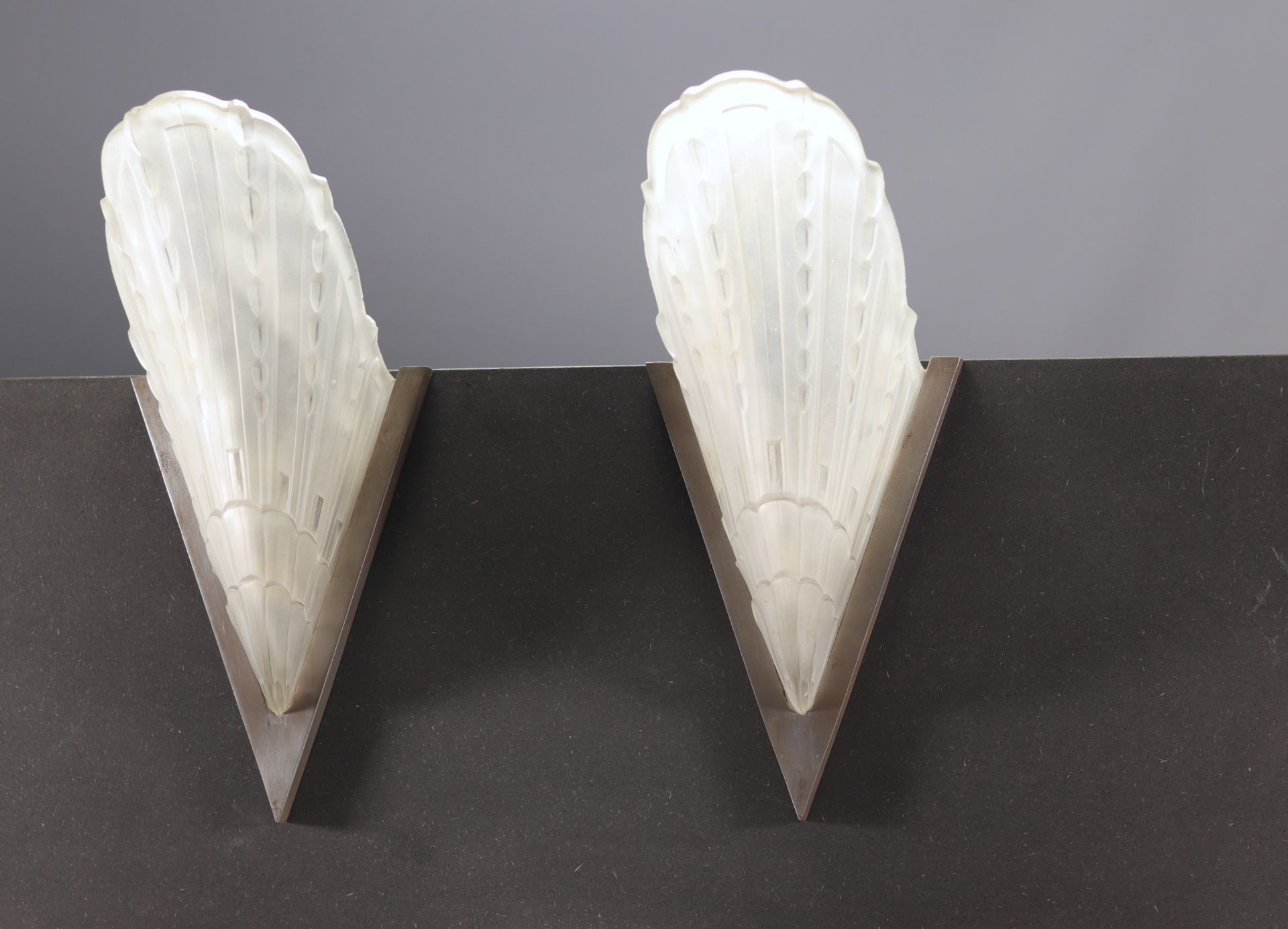 Jean GAUTHIER ( EJG) - Pair of Art Deco sconces in stylized glass. - Image 4 of 5