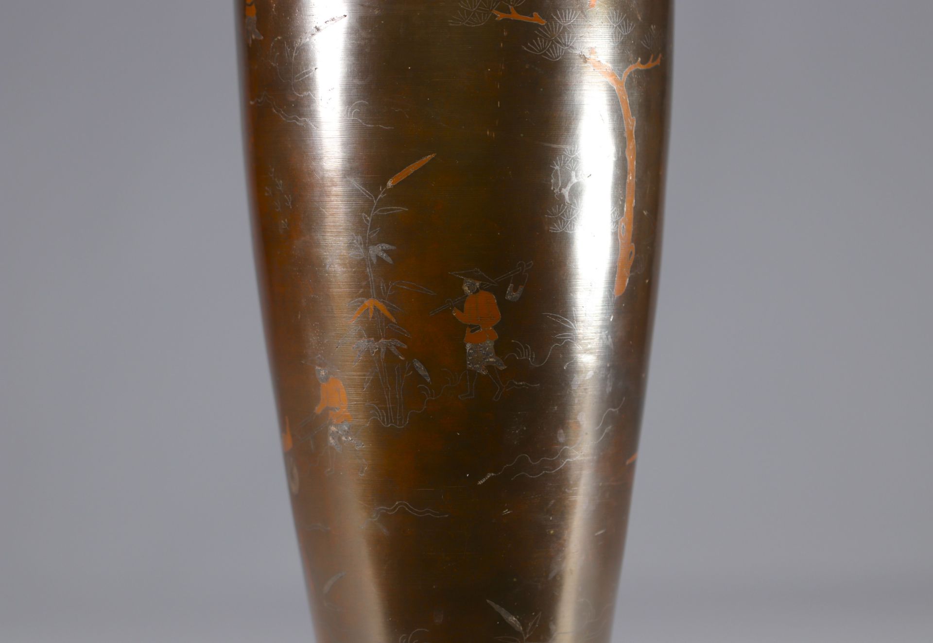 Vietnam - Bronze vase decorated with figures and bamboo. - Image 4 of 4