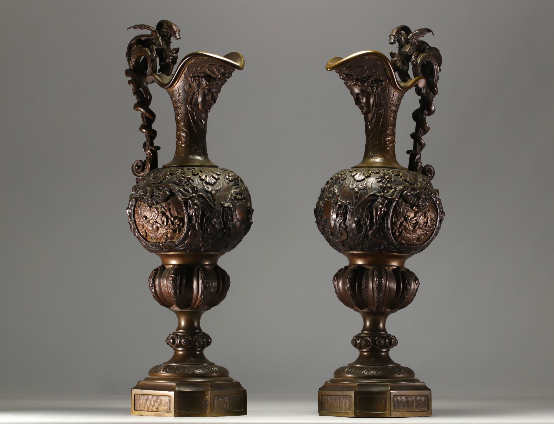 Large pair of ewers in bronze with double patina, 19th century. - Bild 8 aus 8