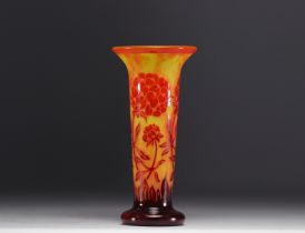 Le Verre Francais - Vase decorated with peonies.