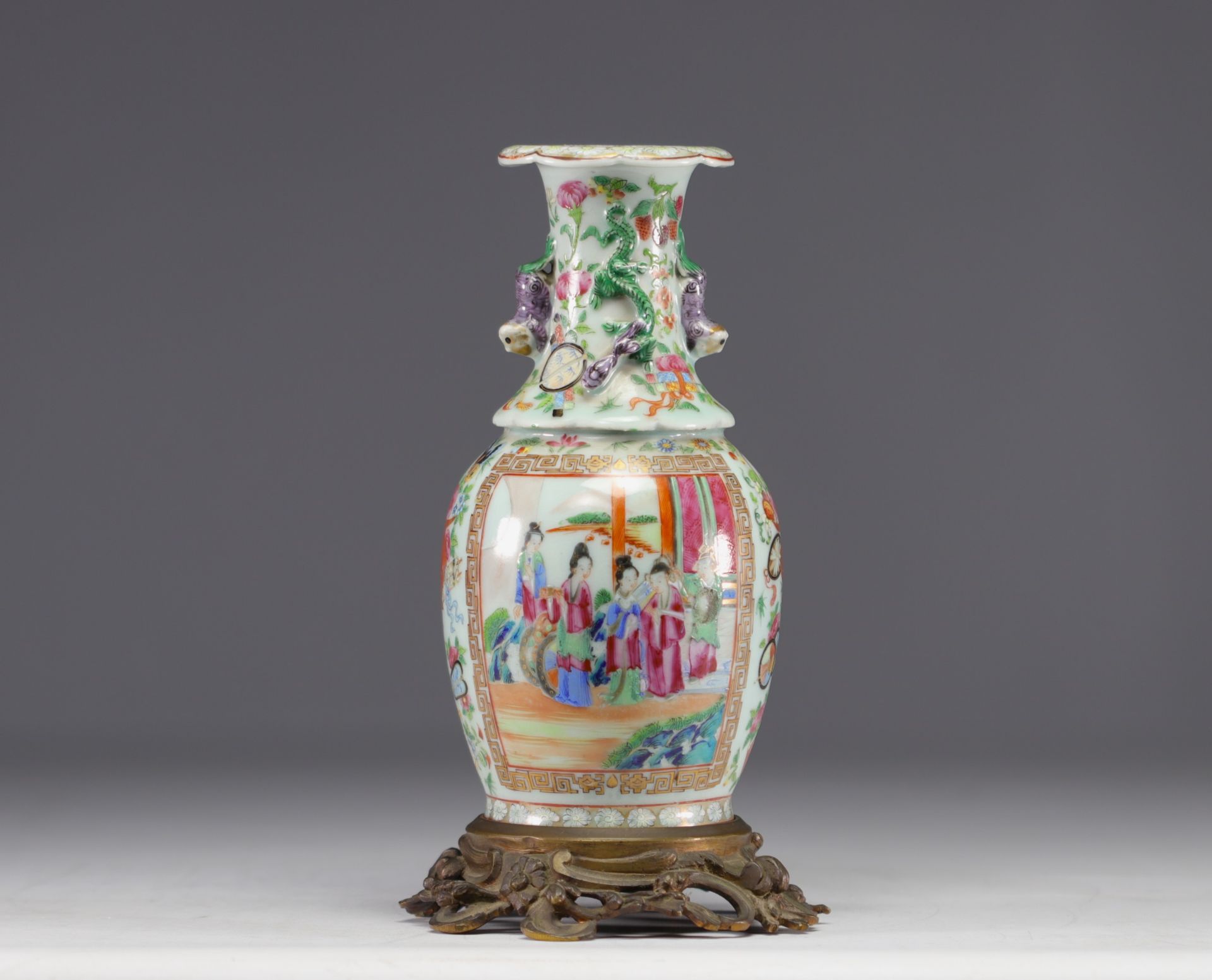 China - Canton porcelain vase mounted on bronze, 19th century. - Bild 4 aus 5