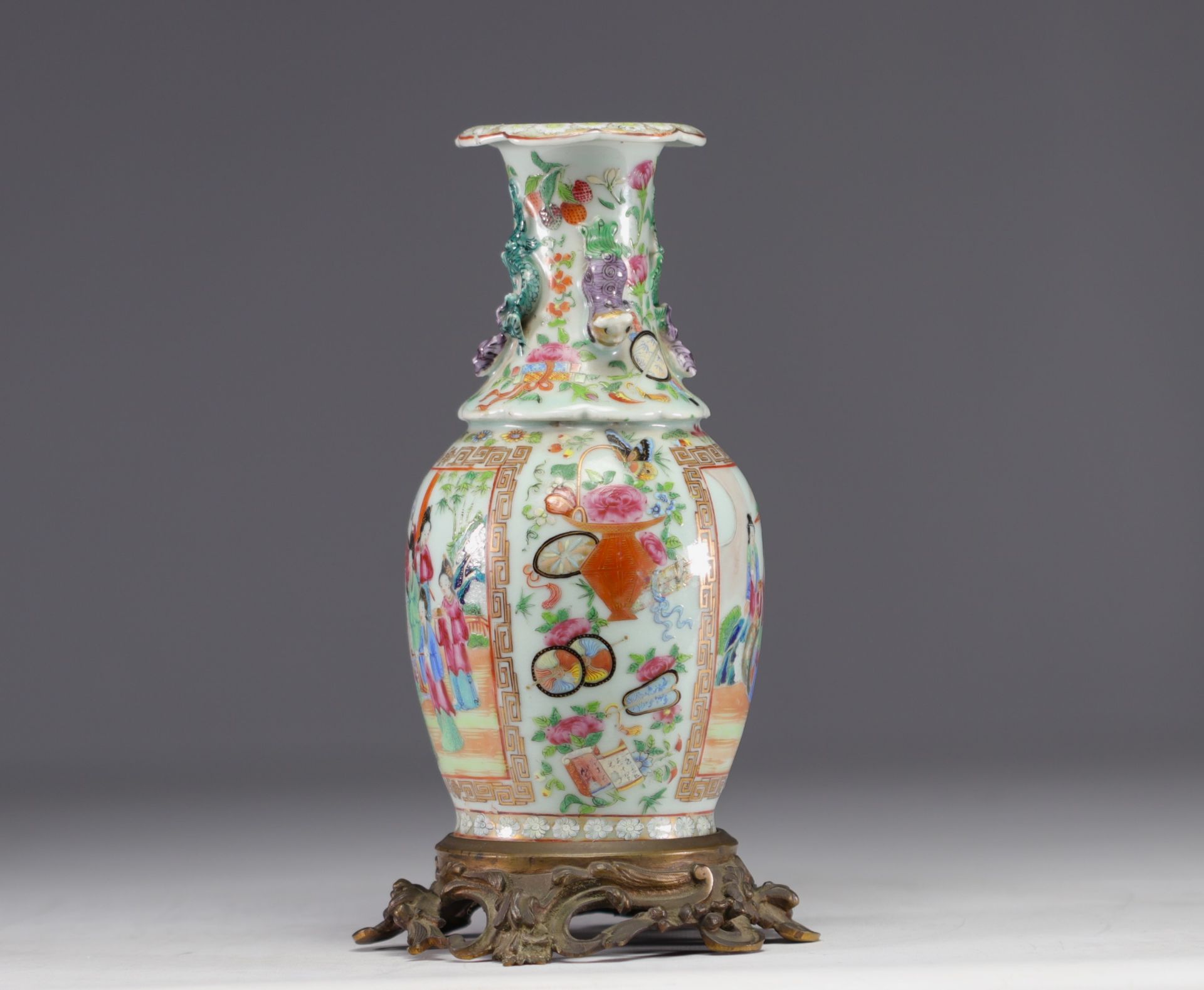 China - Canton porcelain vase mounted on bronze, 19th century. - Bild 2 aus 5