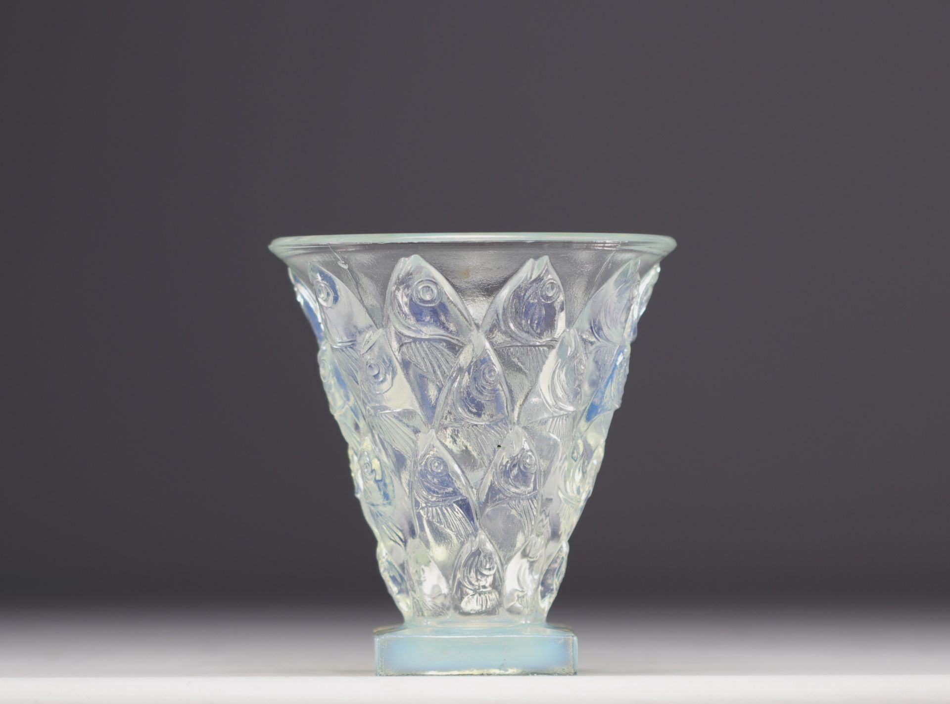 Marius SABINO (1878 -1961), "To the fish" ("Aux Poissons") vase in moulded glass.
