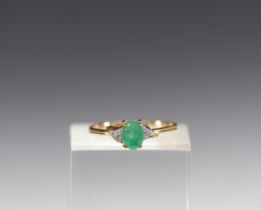 Ring in 18k gold, oval-cut emerald and diamond, total weight 2.2gr