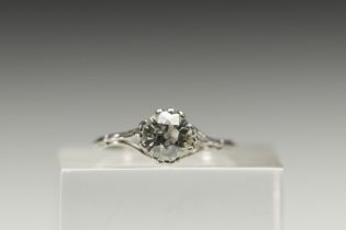 Solitaire" ring in platinum, old-cut diamond approx. 0.9 carats.
