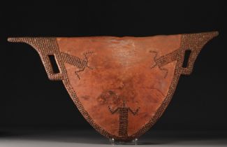 Mangbetu slotted drum with openwork nails DRC - 20th century