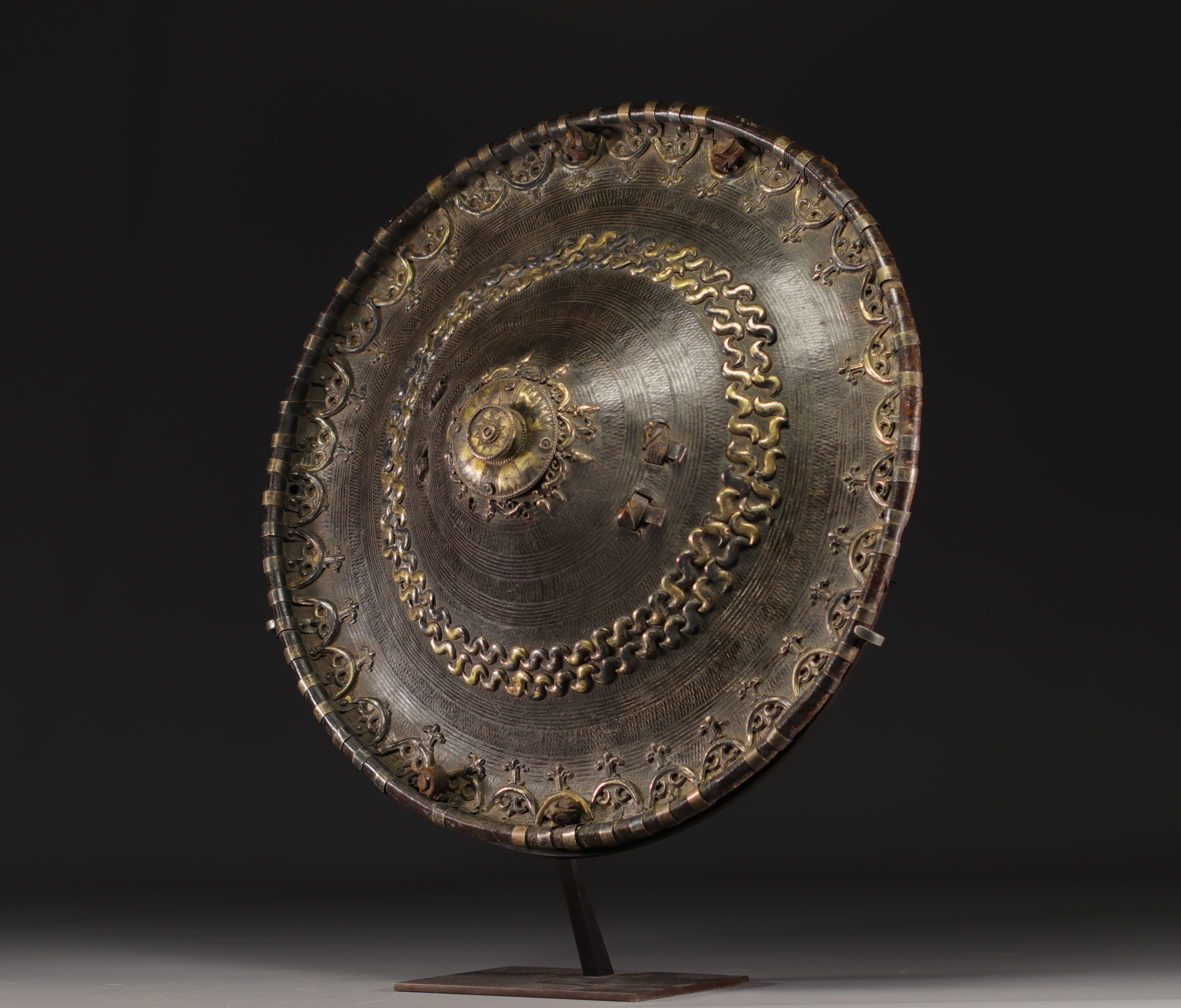 Superb Amharra shield, Ethiopia - Image 2 of 3