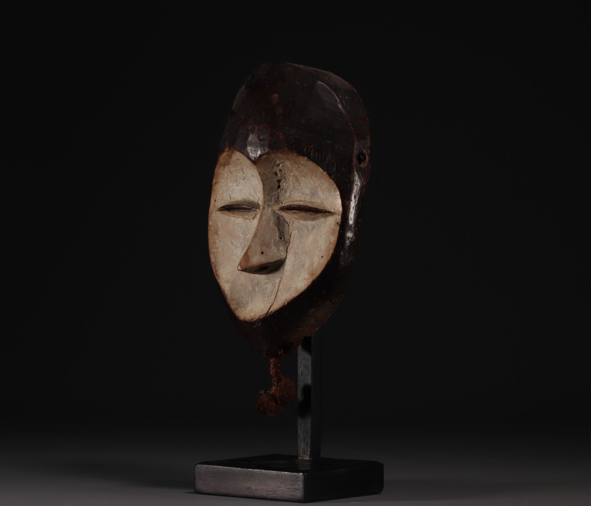 Lega mask - Dem.Rep.Congo - Image 5 of 7