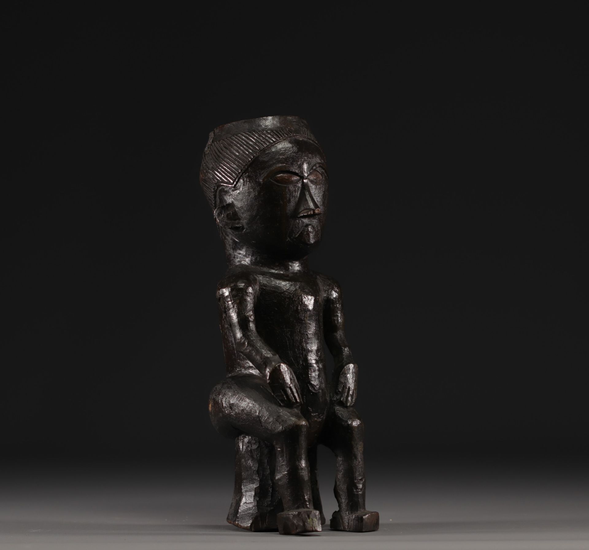 Large Kuba cup depicting a seated figure - Rep.Dem.Congo