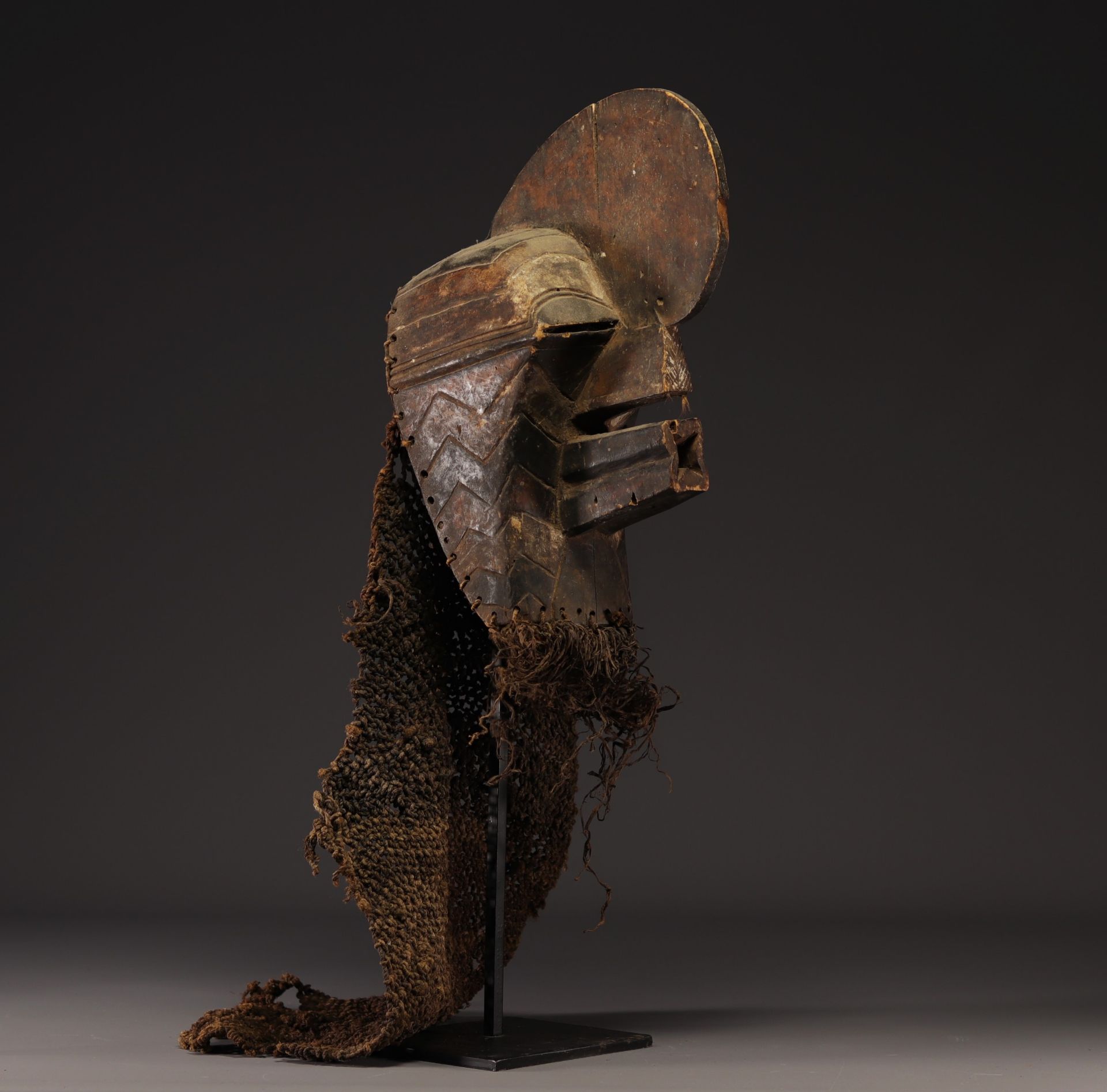 Kifwebe (Songye) dance mask Wood, natural pigments, DRC 20th century - Bild 4 aus 5