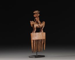 Comb decorated with a horseman - Kasongo - Angola