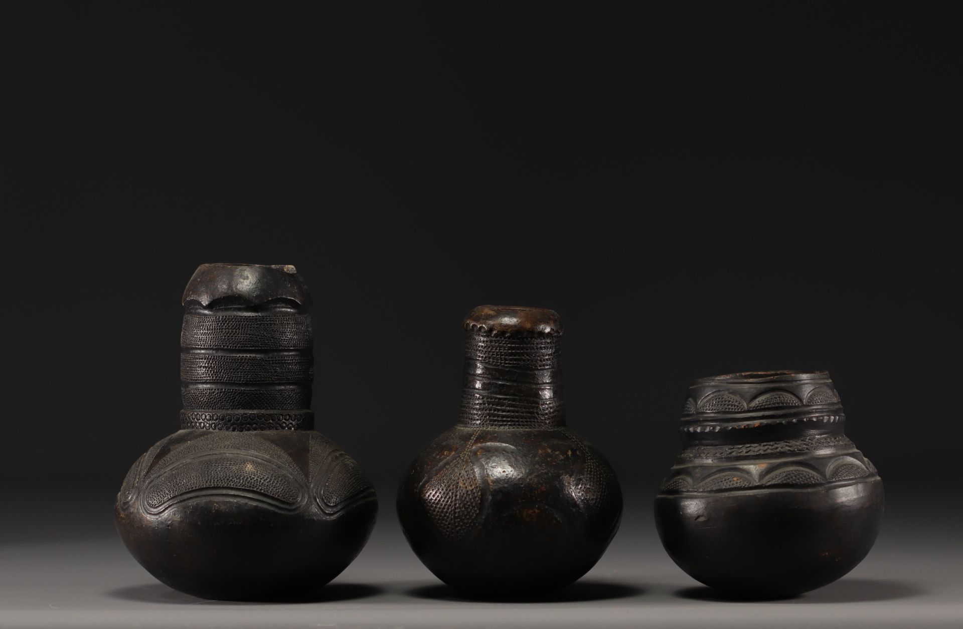 Set of 3 Mangbetu terracotta receptacles - Rep.Dem.Congo
