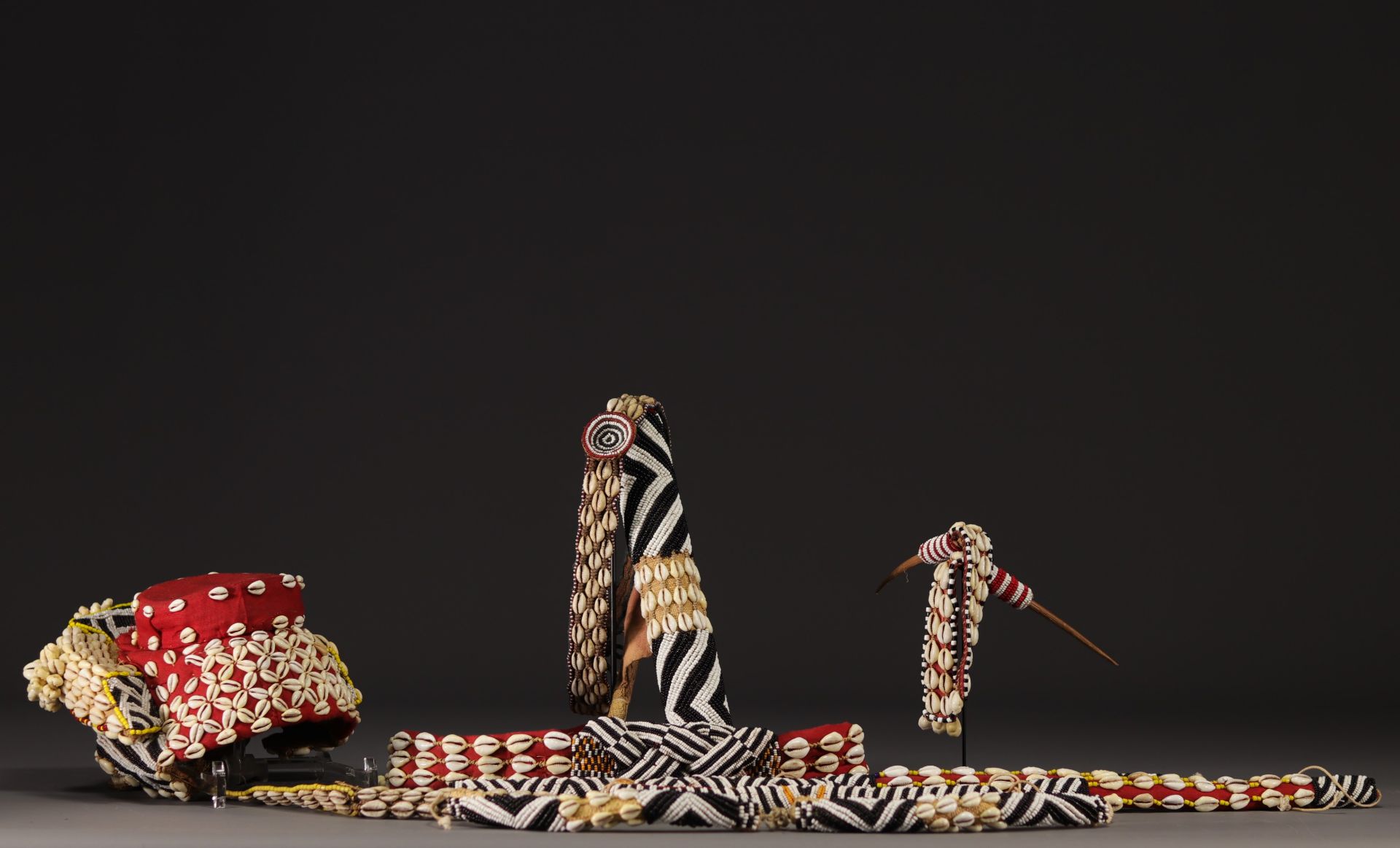 Kuba beaded headdress and attributes - Rep.Dem.Congo - Image 3 of 4