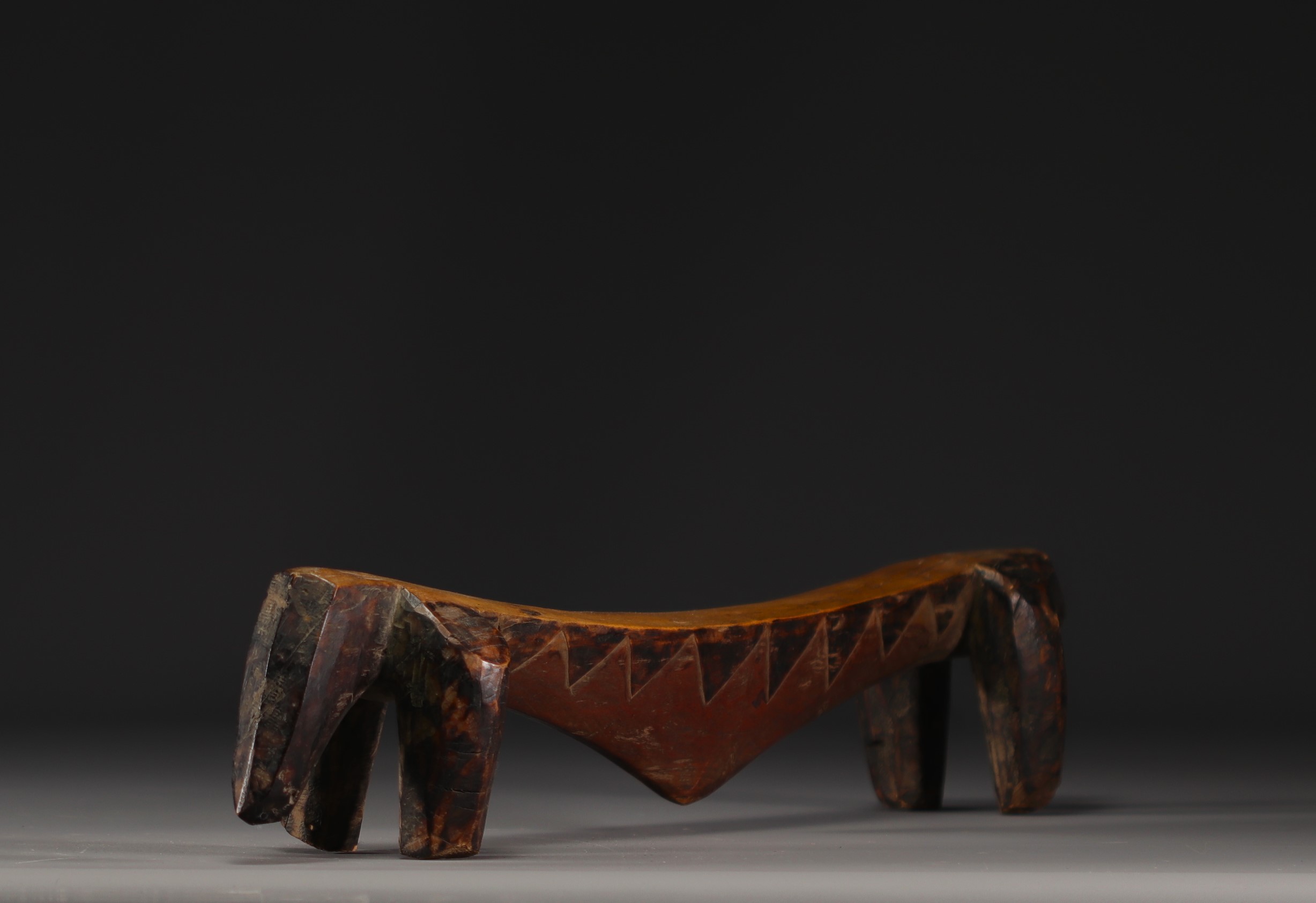 Headrest - Zulu - South Africa - Image 2 of 3