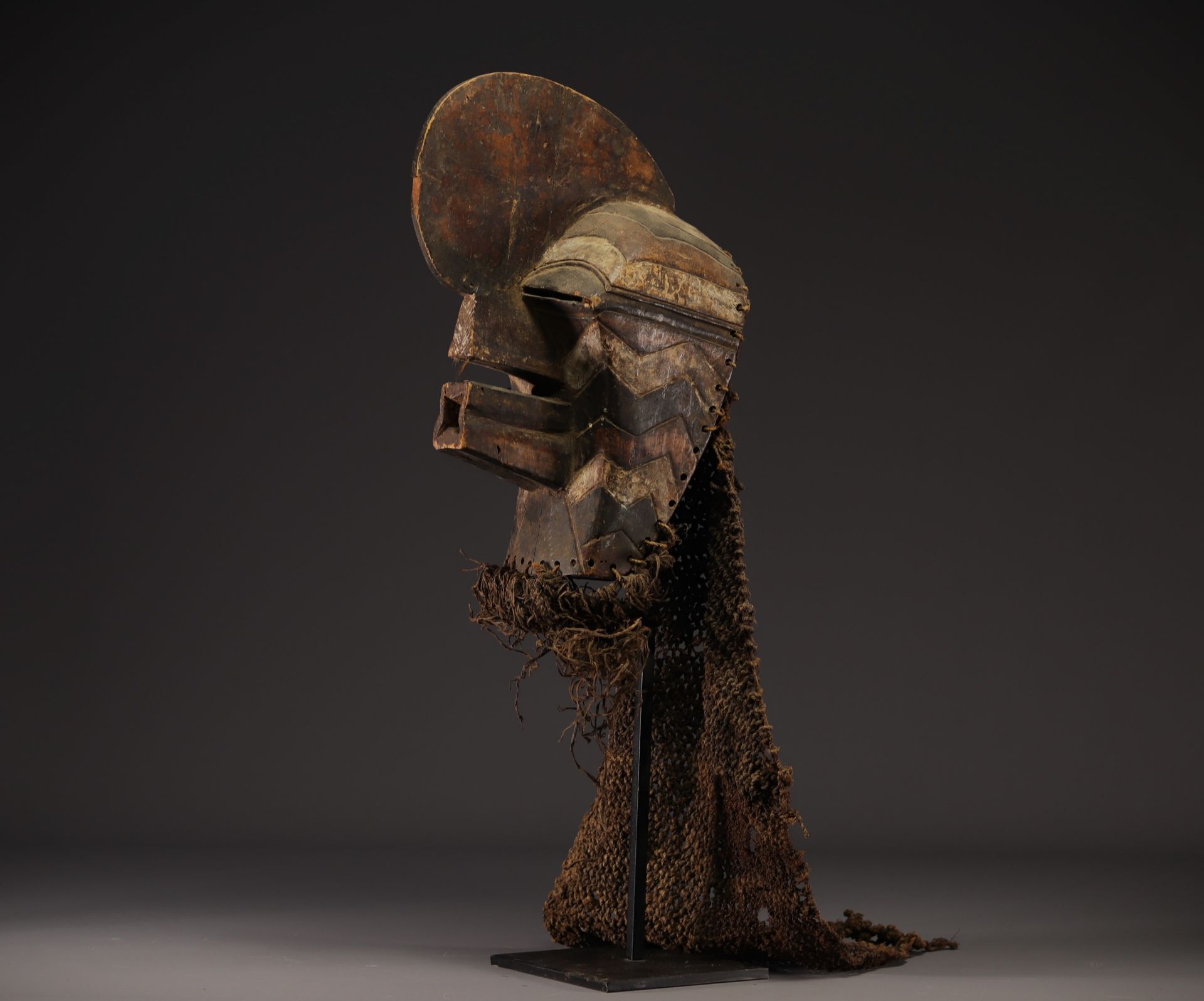 Kifwebe (Songye) dance mask Wood, natural pigments, DRC 20th century - Bild 5 aus 5