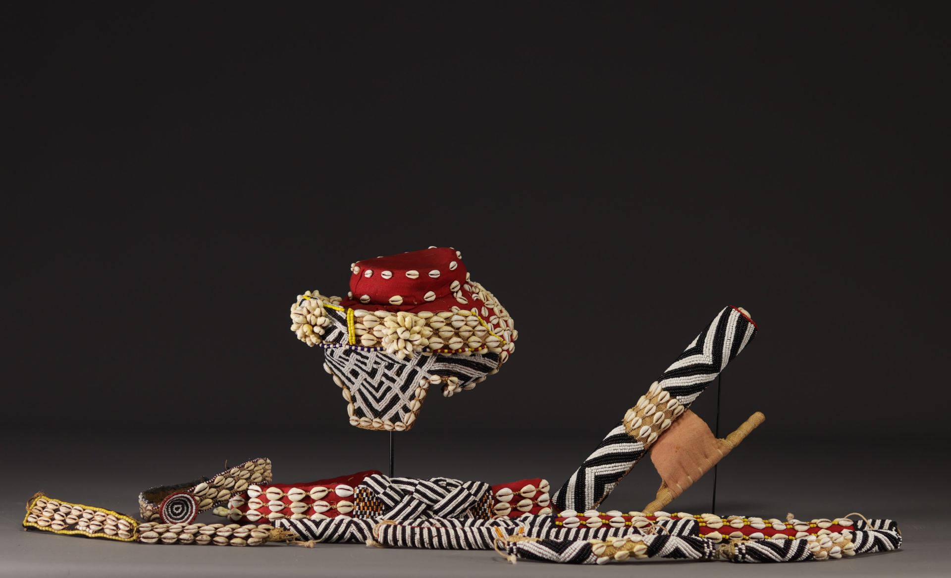 Kuba beaded headdress and attributes - Rep.Dem.Congo - Image 2 of 4