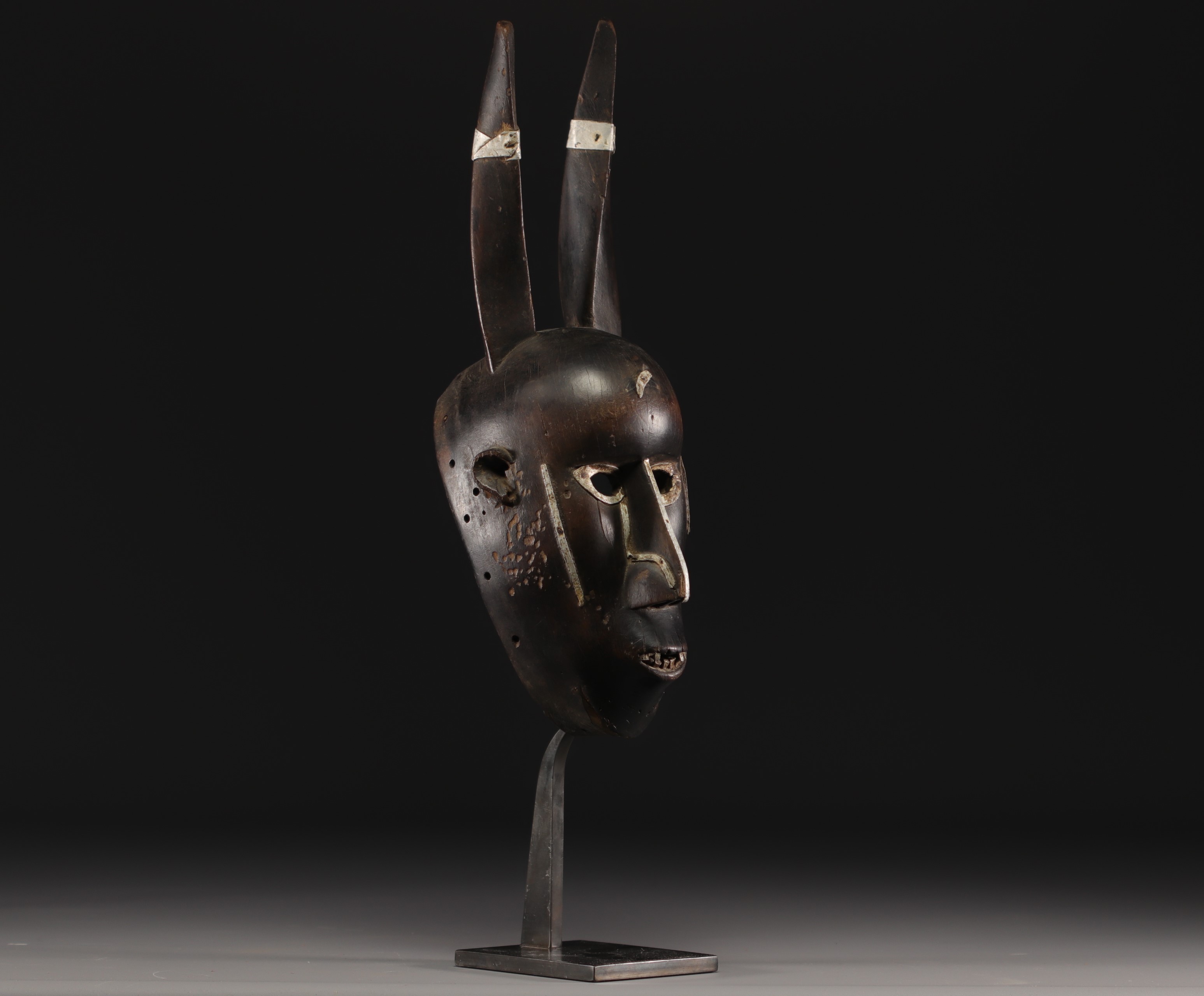 Malinke mask in hardwood, with aluminum ornamentation - Mali - Image 3 of 6