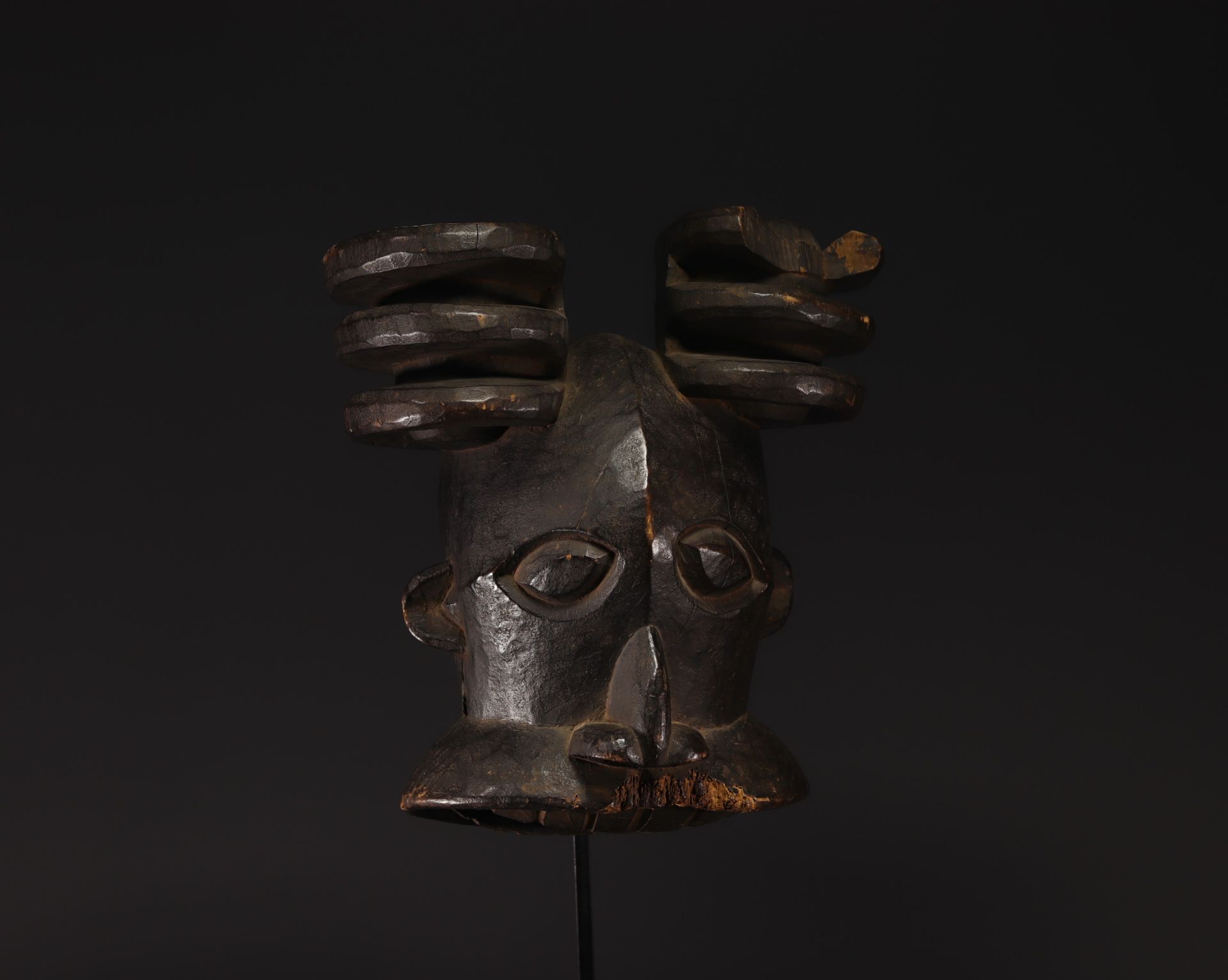 Bamileke monumental mask - Cameroon - Image 4 of 4