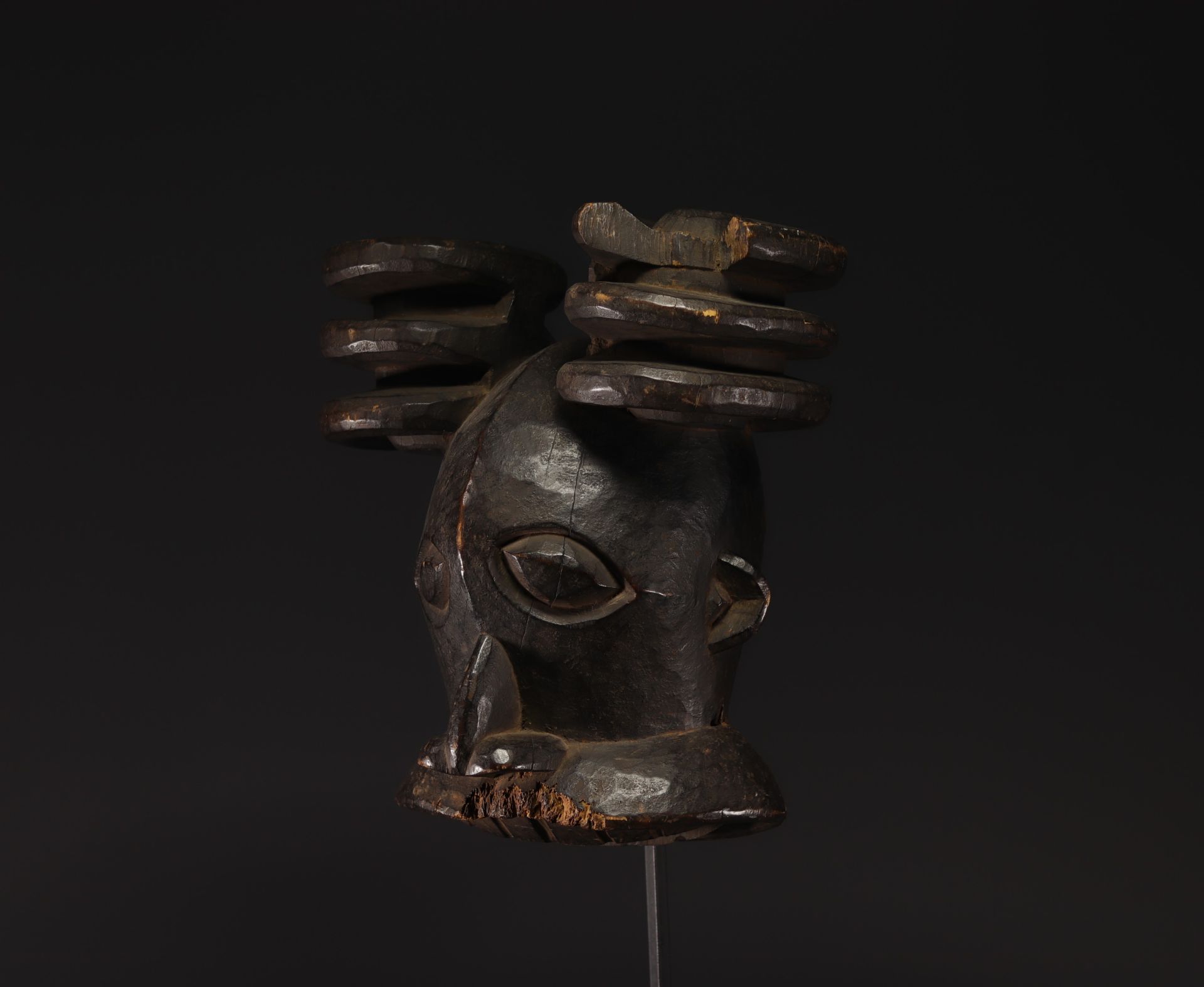 Bamileke monumental mask - Cameroon - Image 3 of 4