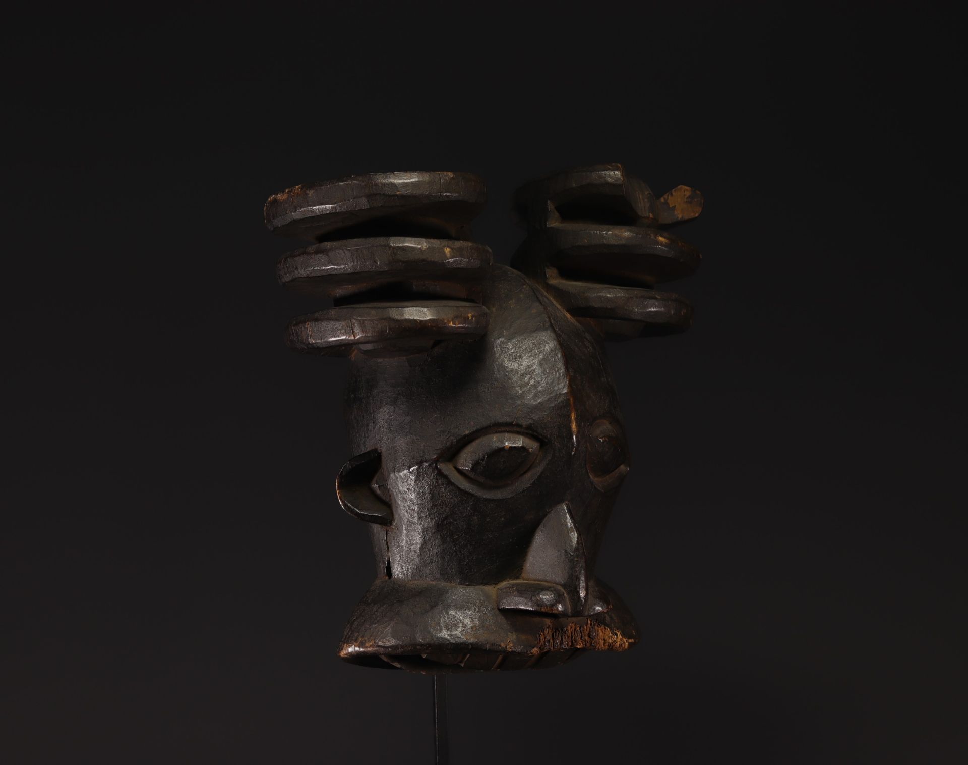 Bamileke monumental mask - Cameroon - Image 2 of 4
