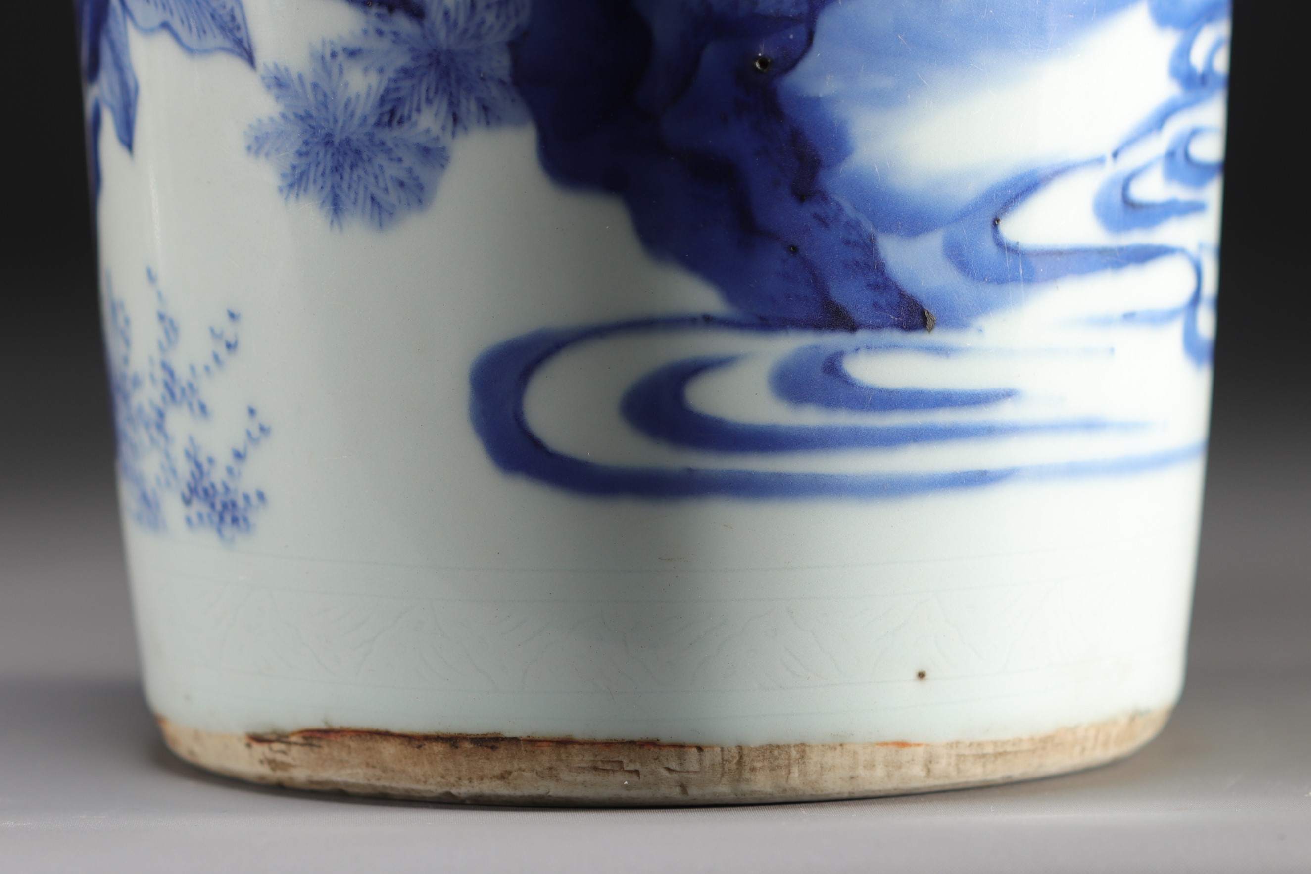 China - Large blue-white porcelain vase with figures, Transition period. - Image 8 of 9