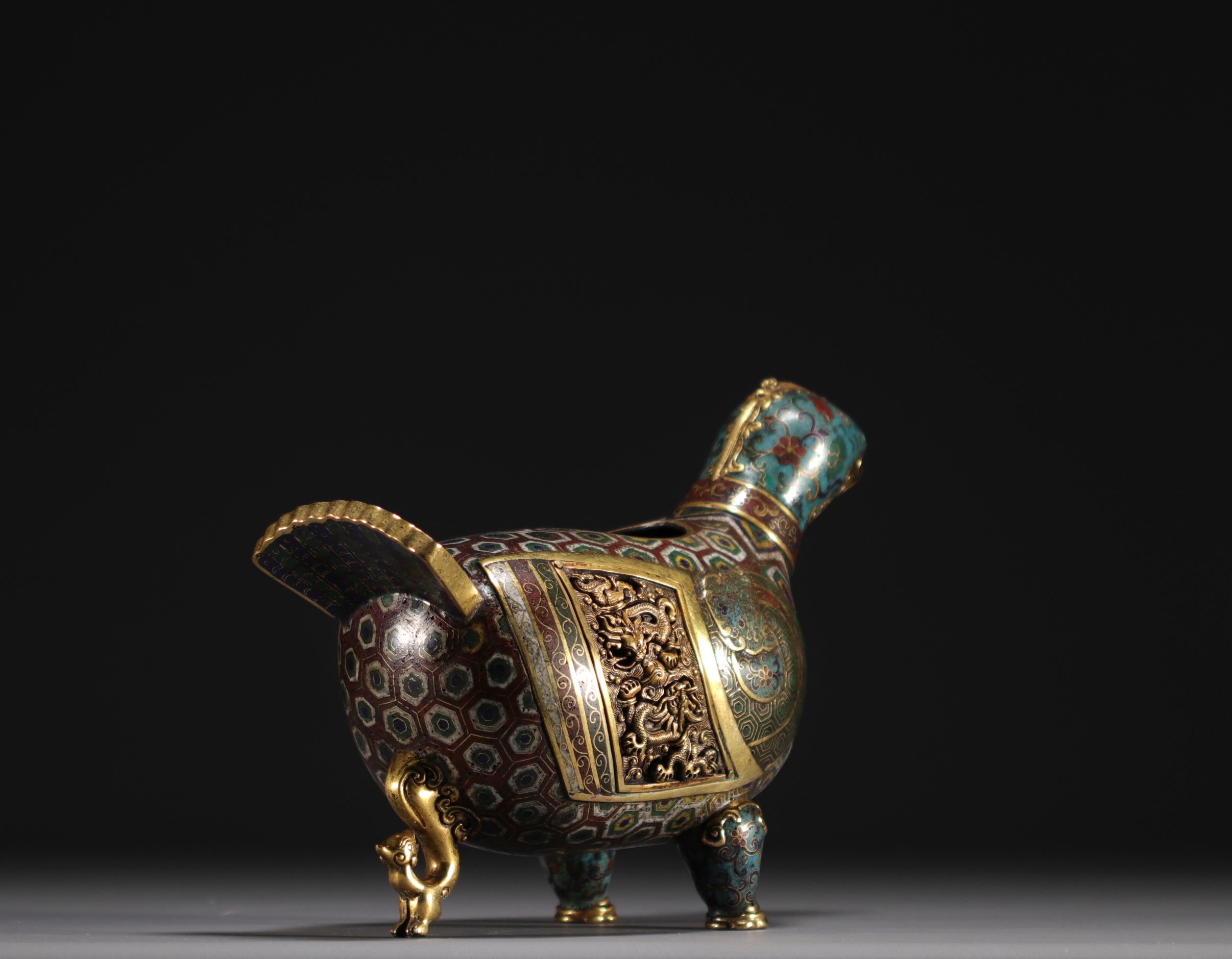 China - Bird-shaped cloisonne bronze perfume burner decorated with dragons, 18th century. - Image 4 of 7
