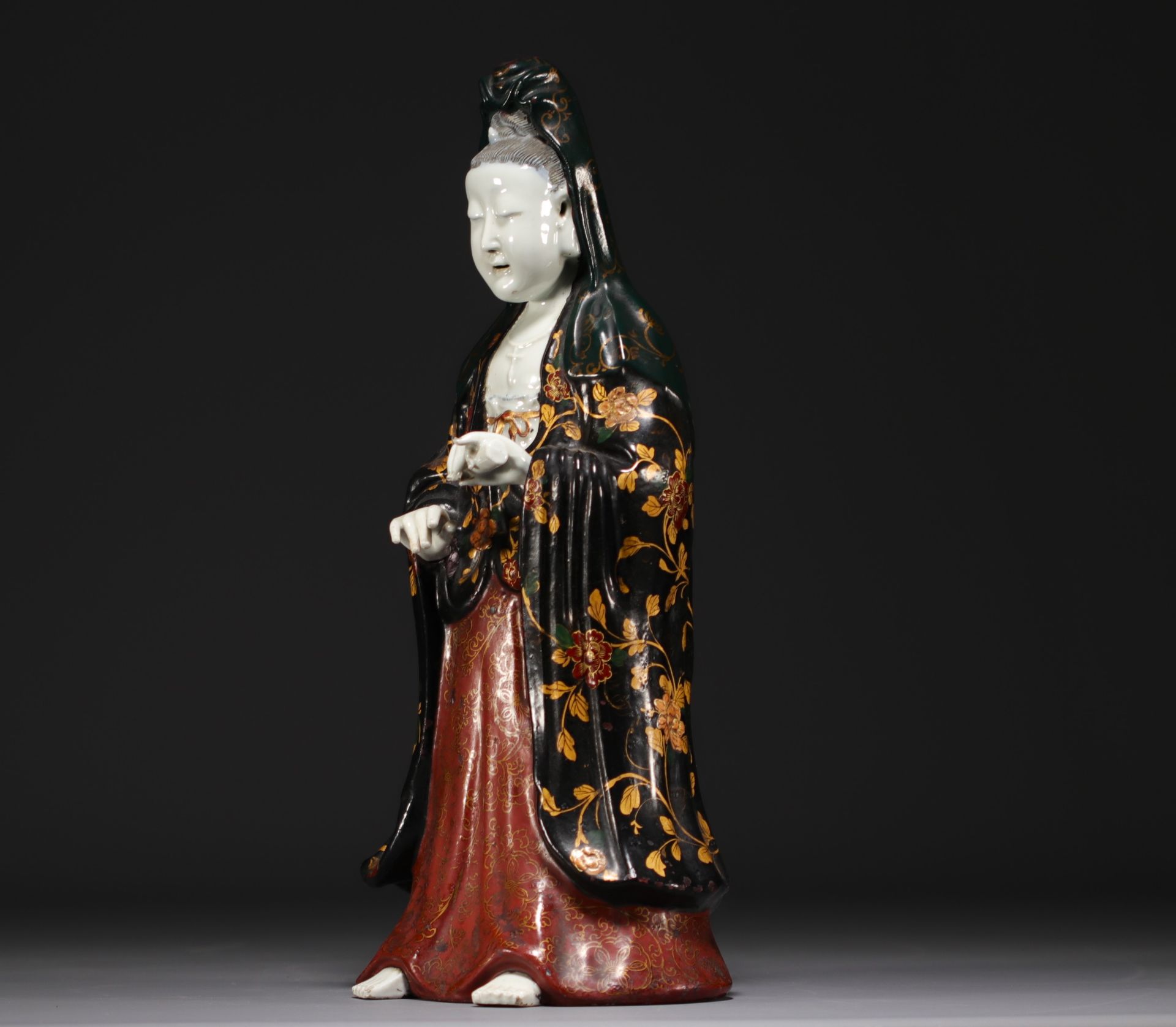 China - Guanying in polychrome porcelain, movable arms. - Bild 4 aus 6