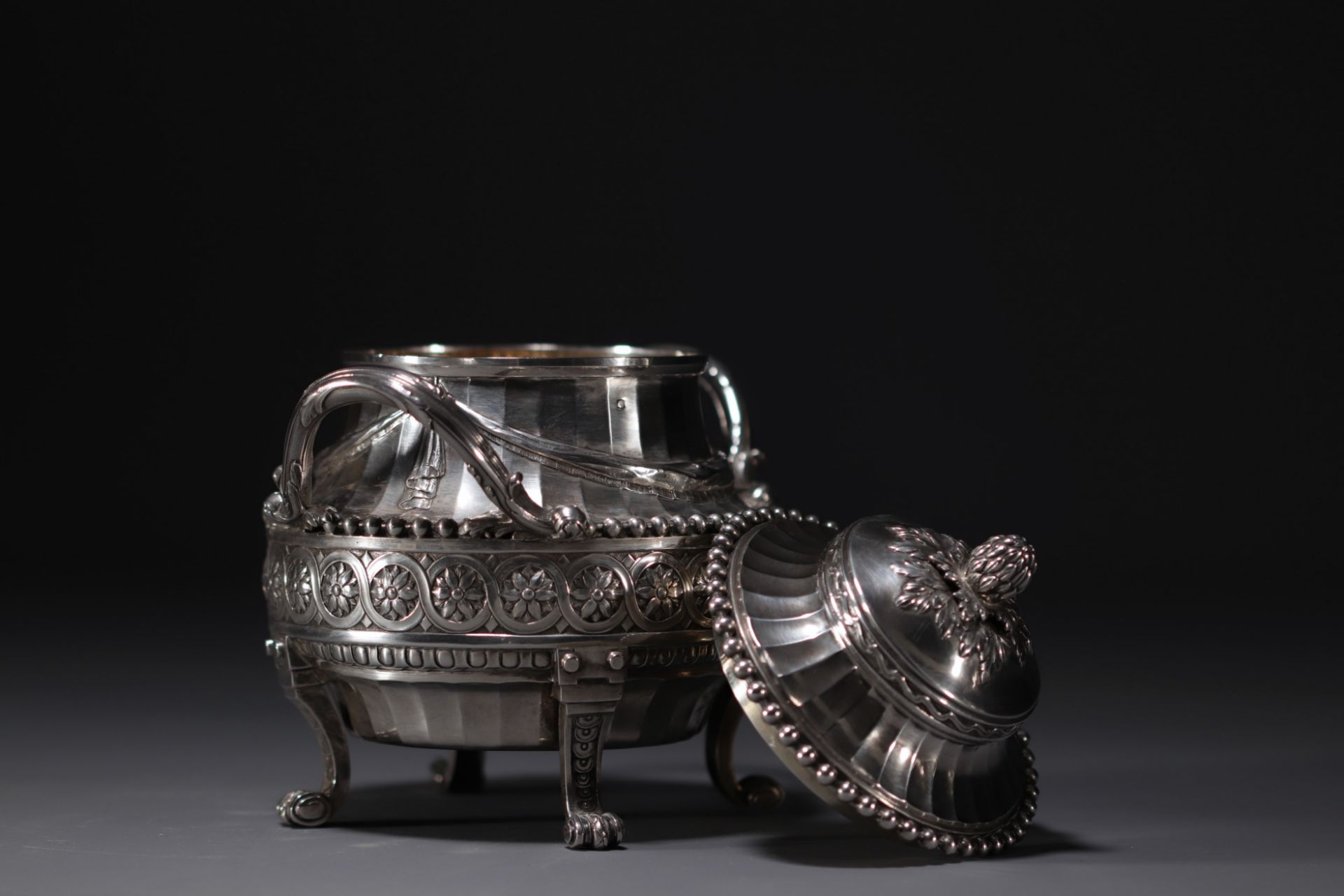 Antoine CARDEILHAC - Exceptional Regency-style solid silver service, 19th century. - Bild 11 aus 15