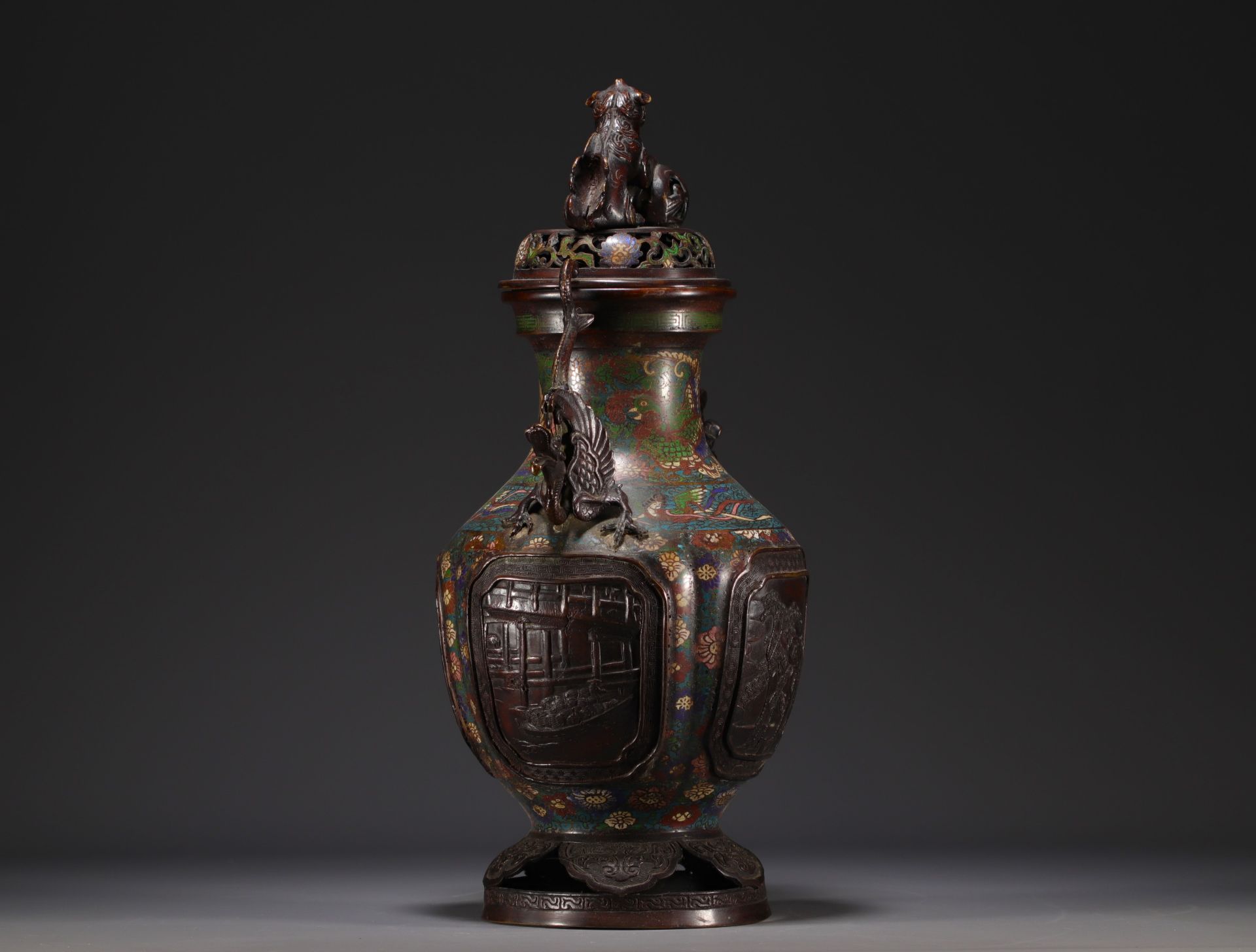 Japan - Cloisonne bronze perfume burner decorated with dragons and chimeras. - Bild 3 aus 4
