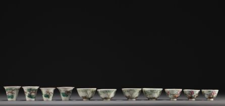 China - Set of eleven bowls of different sizes in famille rose porcelain, 19th century.