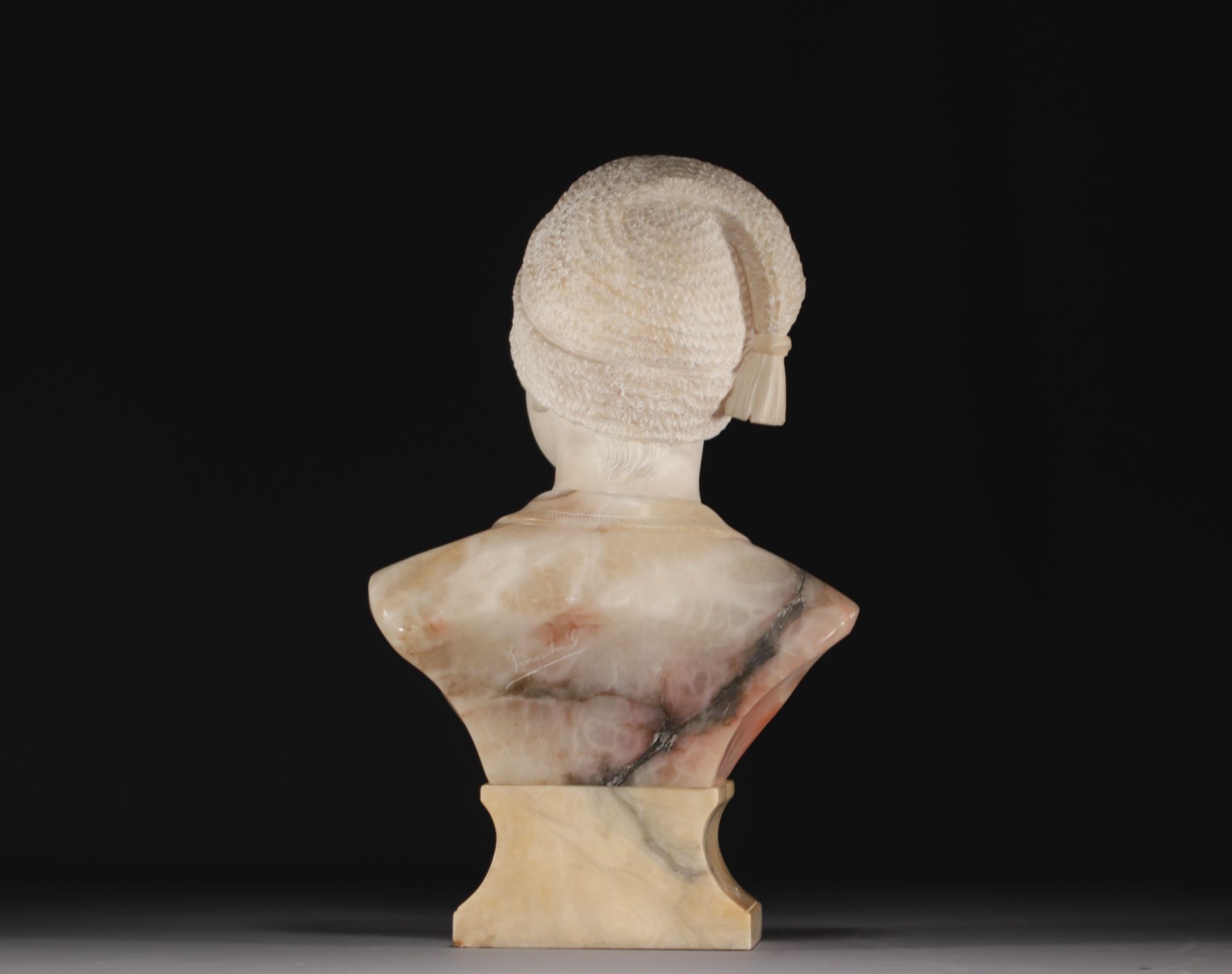 G. PINESCHI - "Young Neapolitan fisherman" Bust in pink alabaster, early 20th century. - Image 3 of 3