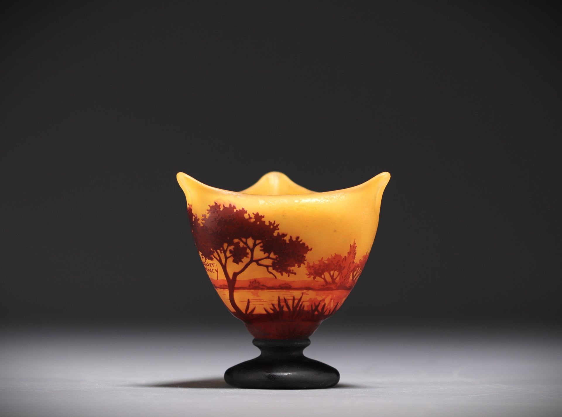 DAUM Nancy - Three-lobed vase on pedestal in orange multi-layered glass with landscape design, signe - Image 2 of 6