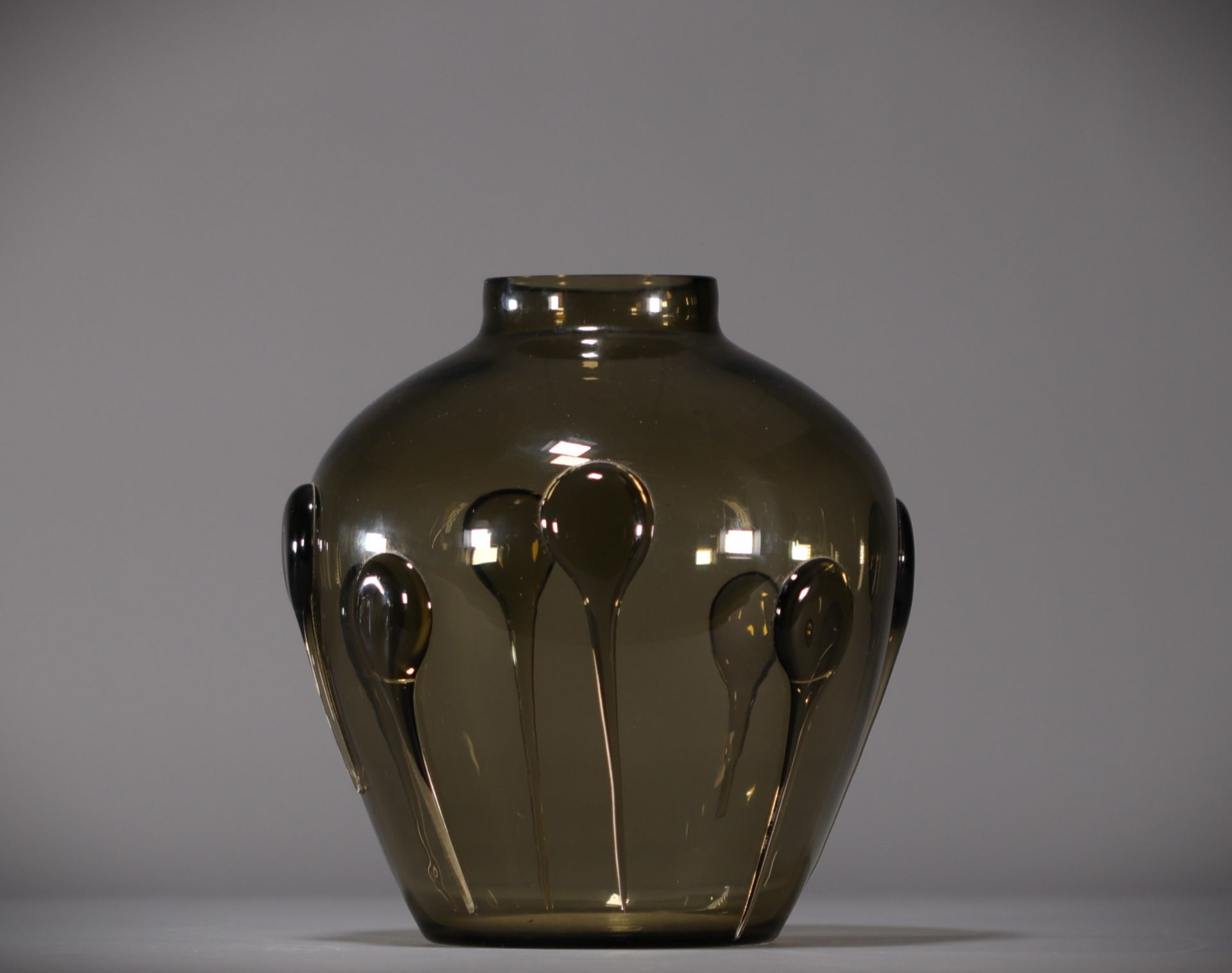 Vittorio ZECCHIN (1878-1947) Ovoid vase in Murano glassware in shades of brown with glass drops. - Image 2 of 4