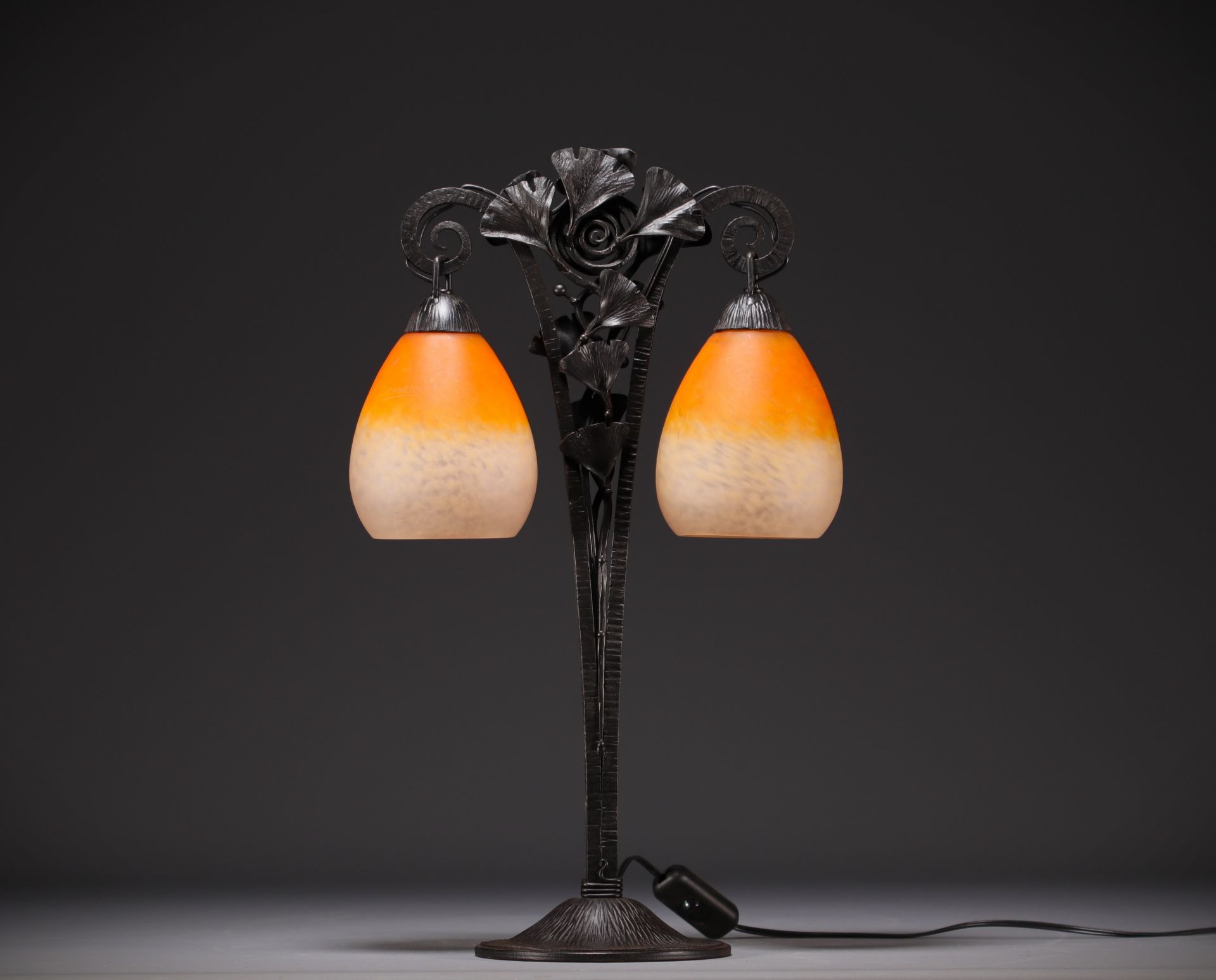 Charles SCHNEIDER (1881-1953) - Shaded glass table lamp, wrought iron base decorated with Ginkgo bil