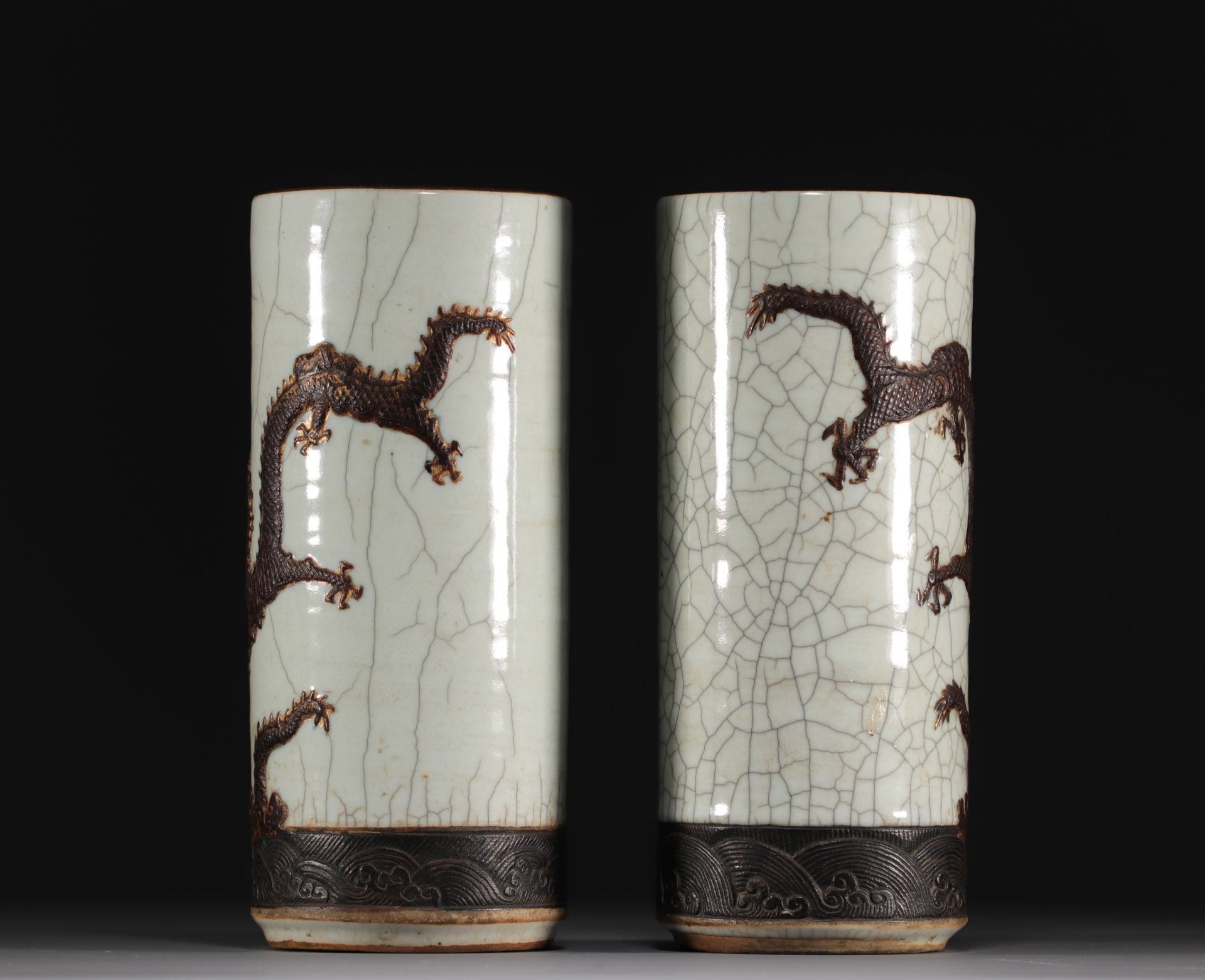 China - Pair of scroll vases decorated with dragons in relief, Qing dynasty. - Image 3 of 4