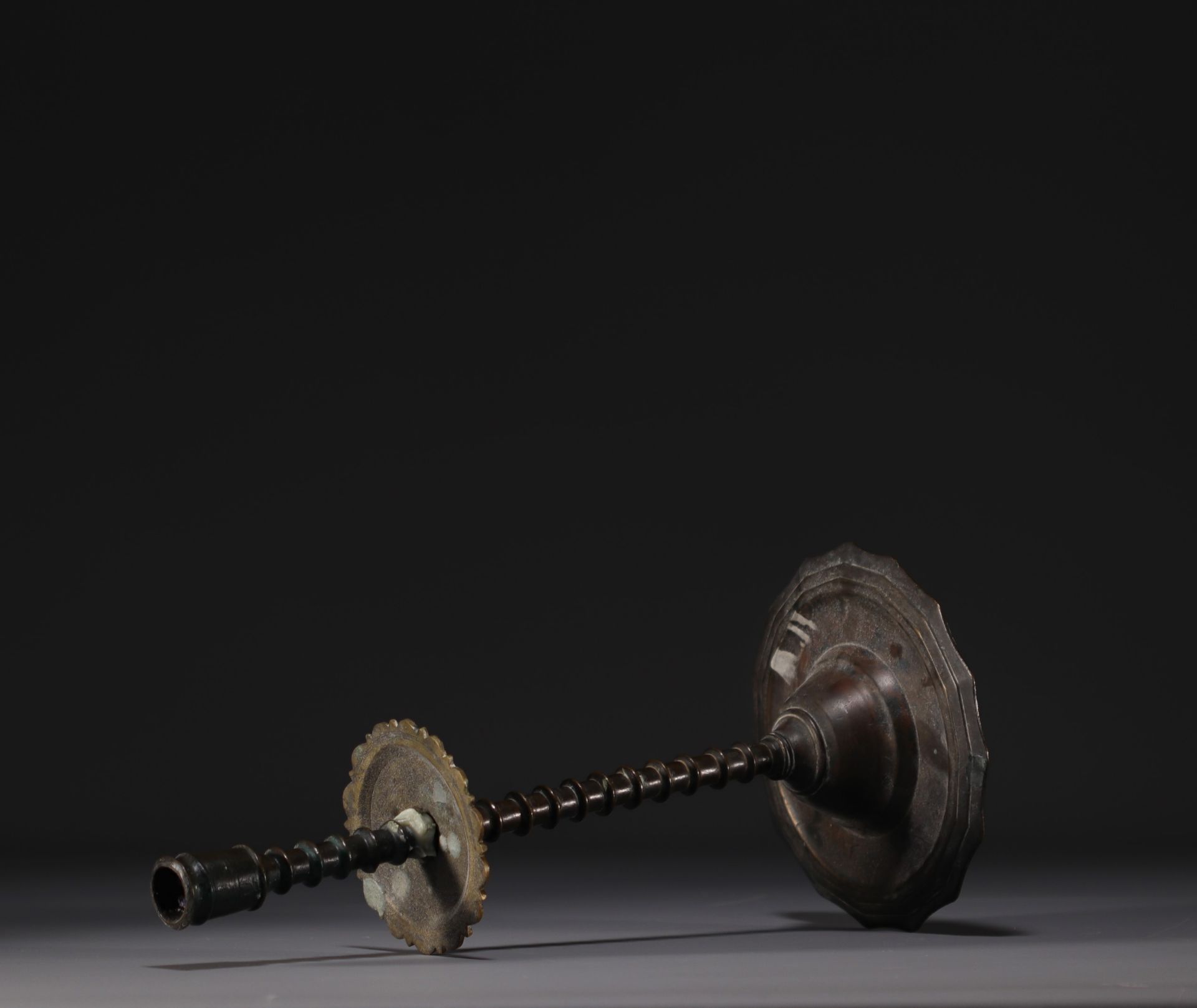 Bronze candlestick from the 16th century, Flanders. - Bild 2 aus 4