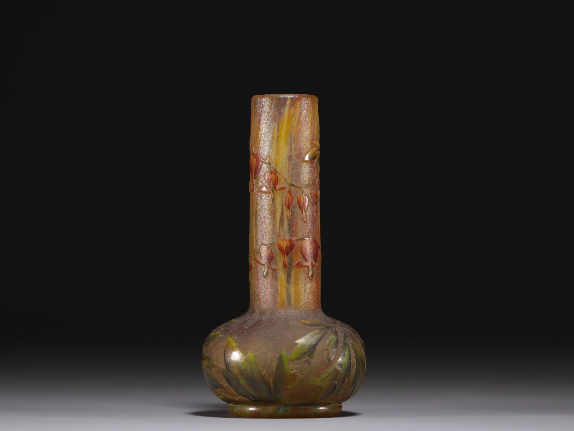 DAUM Nancy - Small acid-etched and enamelled vase with flower design, circa 1900. - Bild 3 aus 4