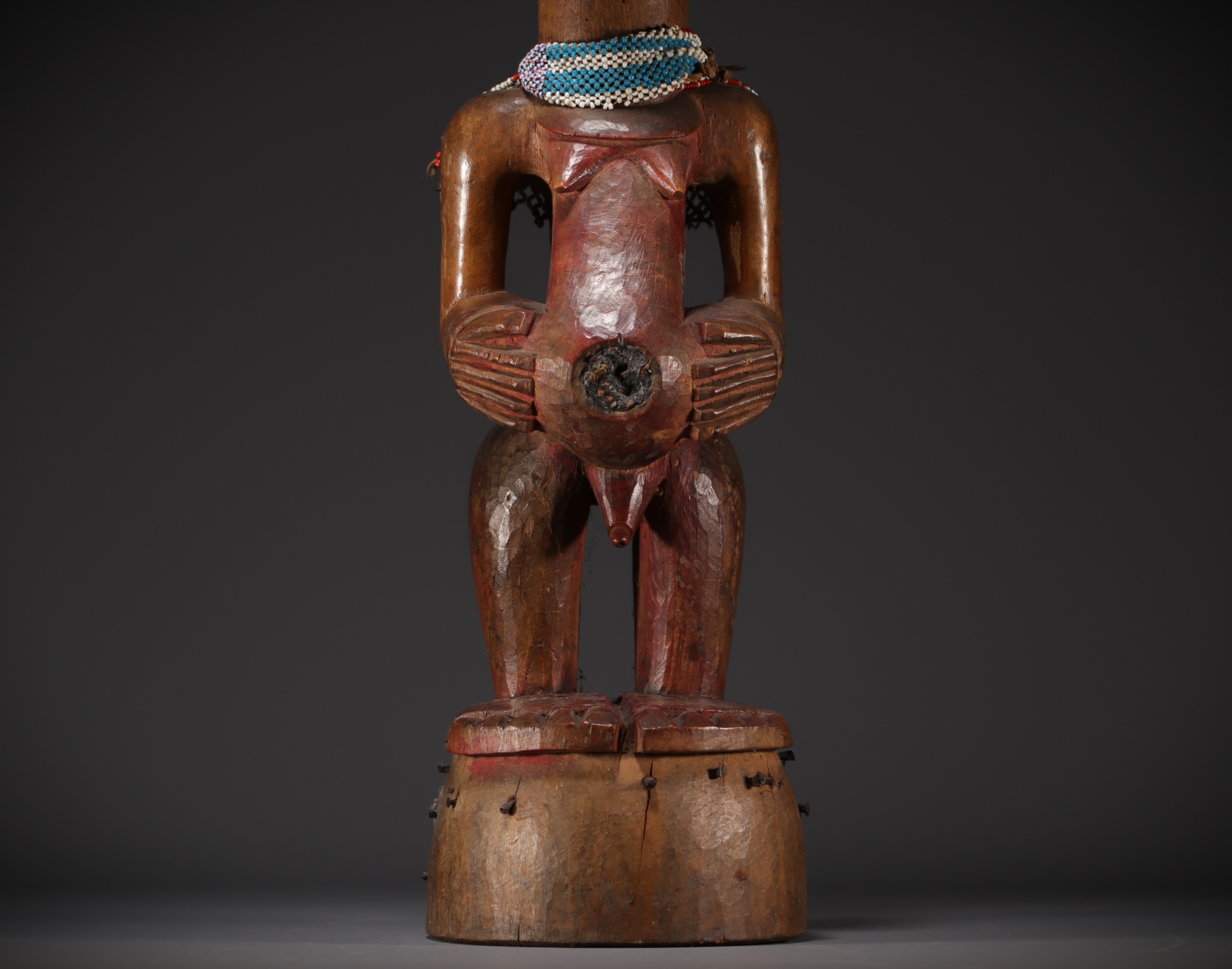 Important SONGYE male statue from the TSHOFA region, collected around 1900. - Image 9 of 9