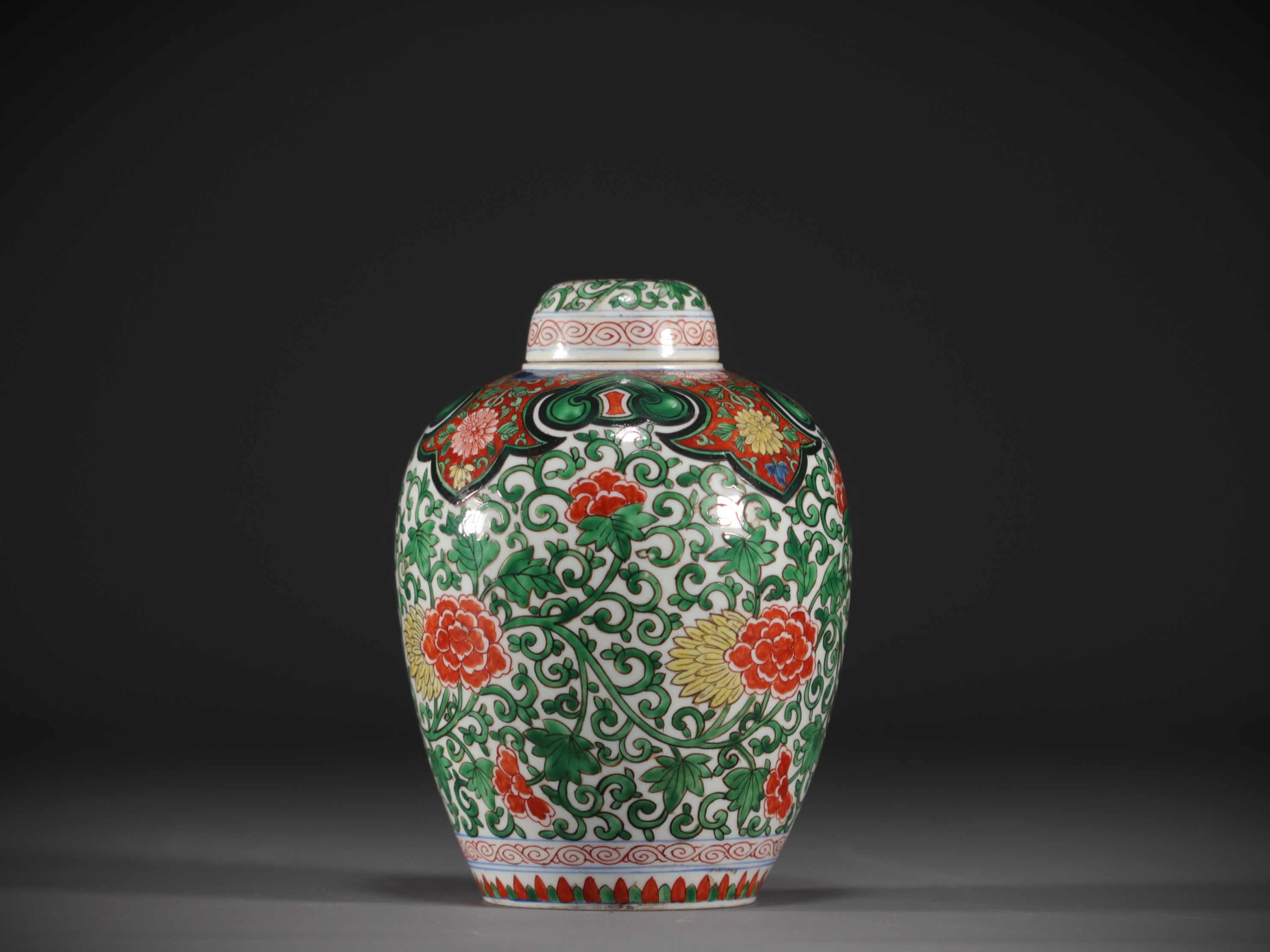 China - Porcelain ginger pot decorated with chimeras. - Image 2 of 4