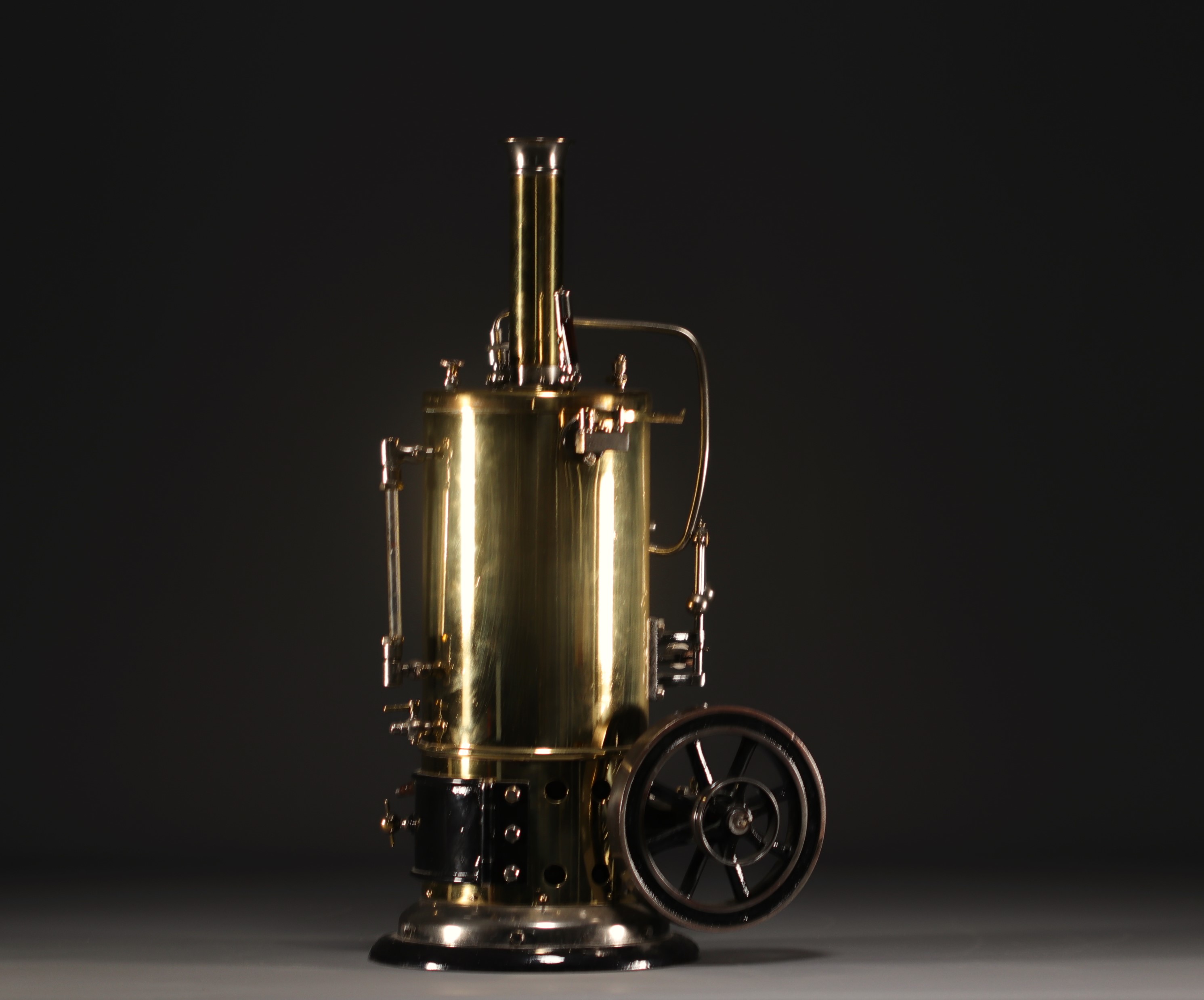Vertical steam engine with whistle, circa 1900-1920. - Image 3 of 3
