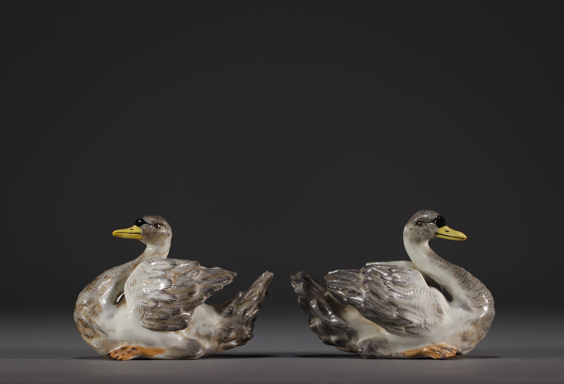 Meissen - Couple of young Swans in porcelain, crossed swords mark under the piece. - Image 3 of 4