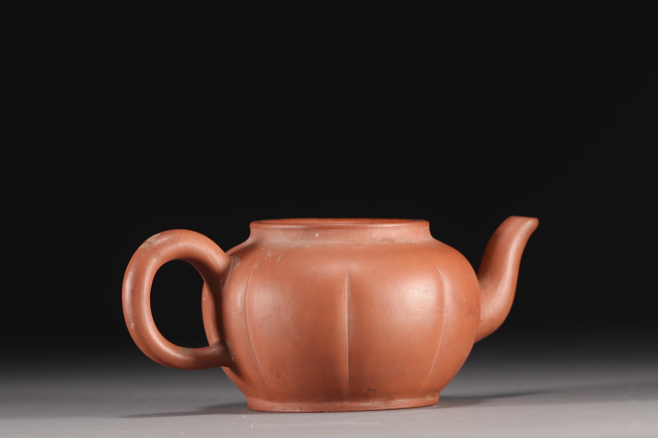 China - Set of two Yixing Chinese teapots. - Image 5 of 9