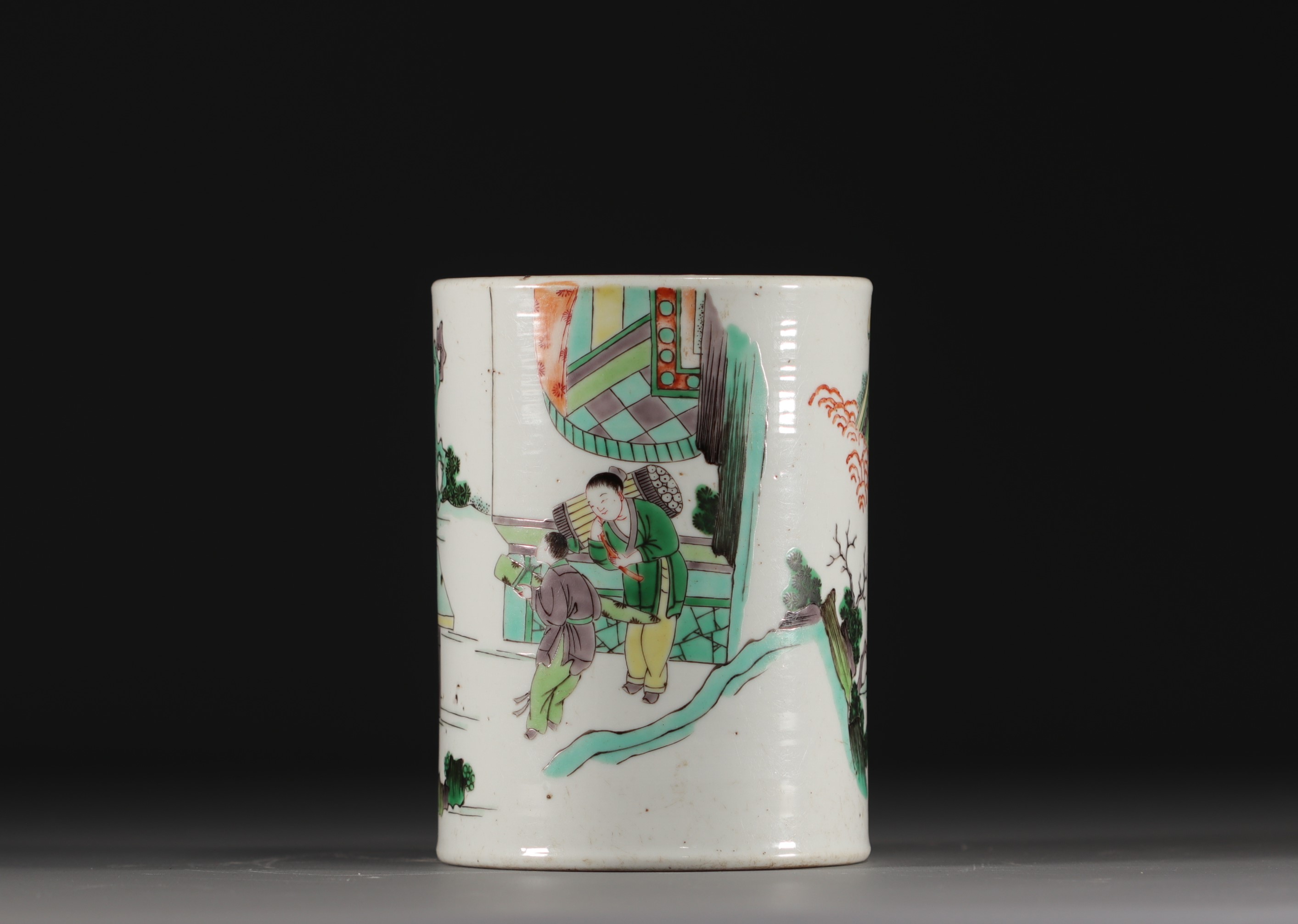 China - Green family porcelain brush pot decorated with figures and landscapes, Kangxi. - Image 5 of 7