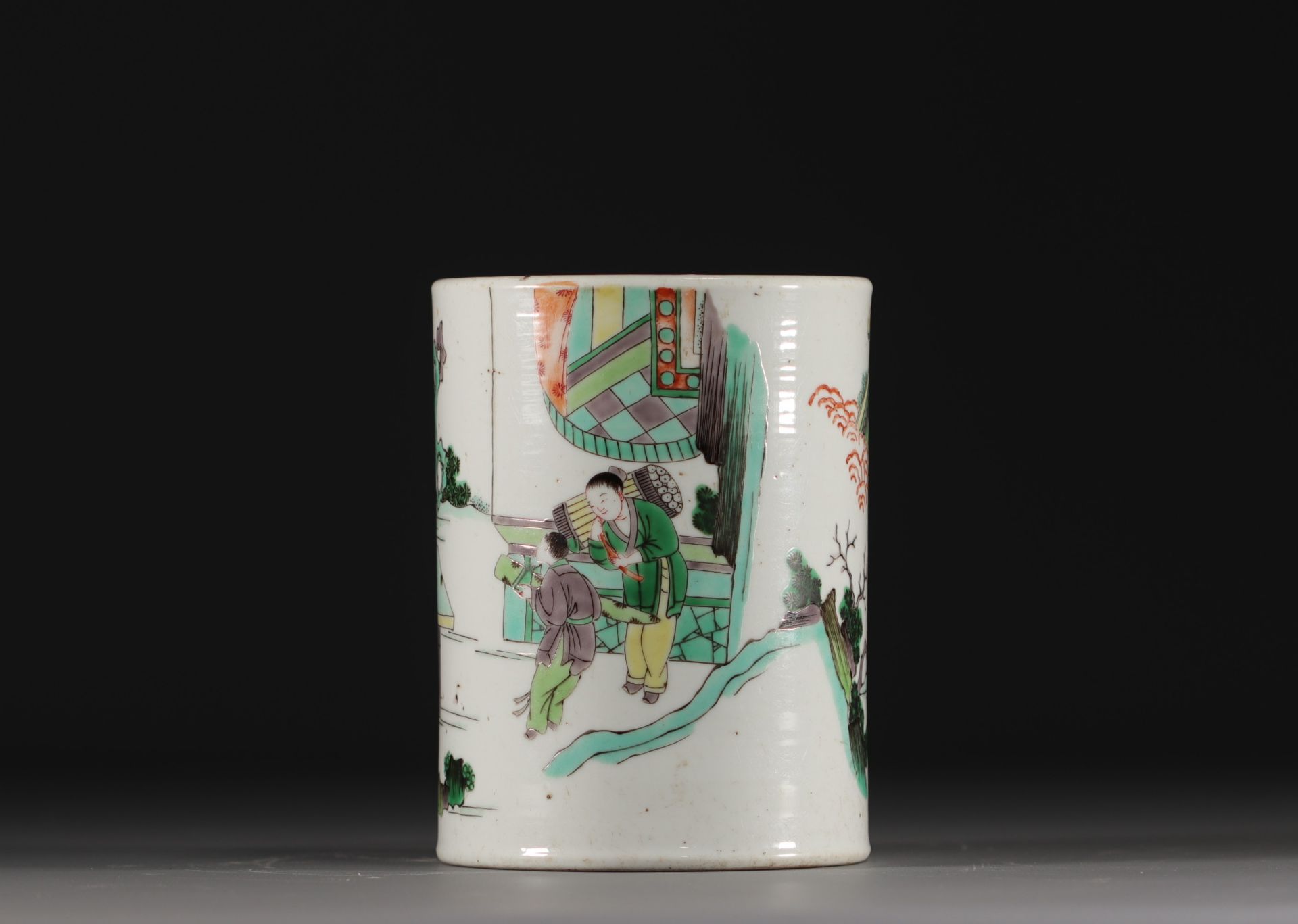 China - Green family porcelain brush pot decorated with figures and landscapes, Kangxi. - Bild 5 aus 7